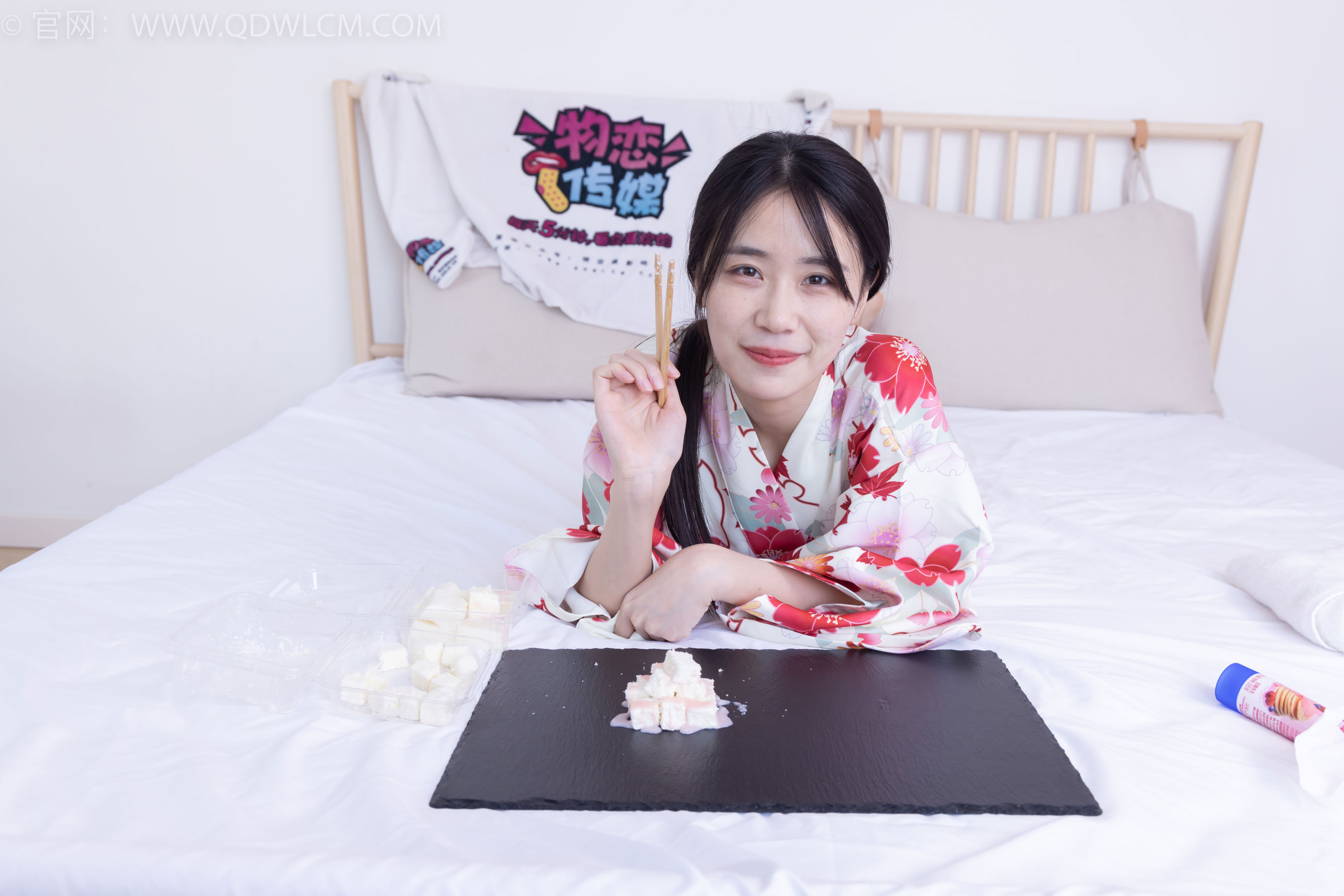 物恋传媒 No.2385 菜菜 - 木屐、短白丝、裸足、和服浴衣、裸足/(240P)