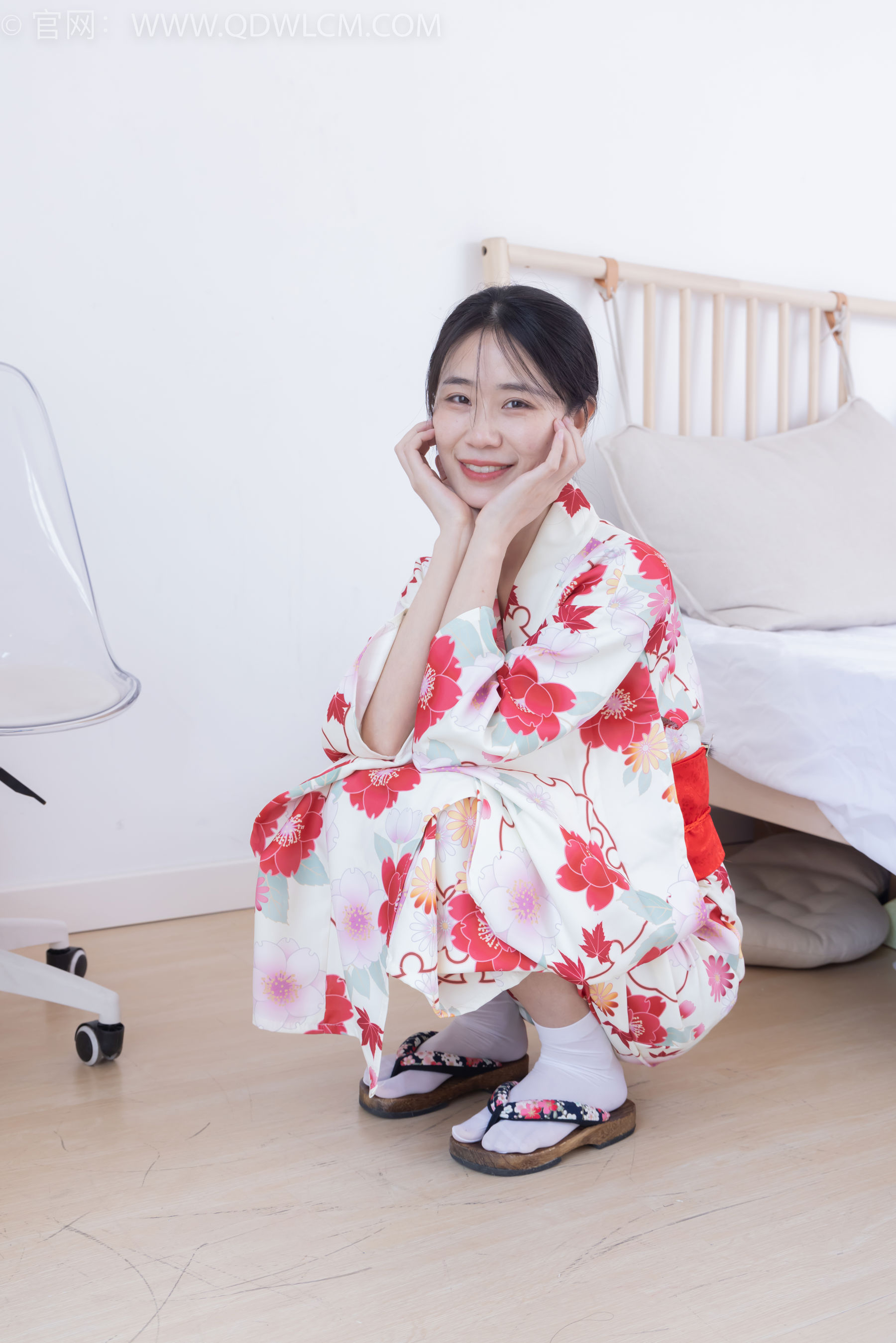 物恋传媒 No.2385 菜菜 - 木屐、短白丝、裸足、和服浴衣、裸足/(240P)