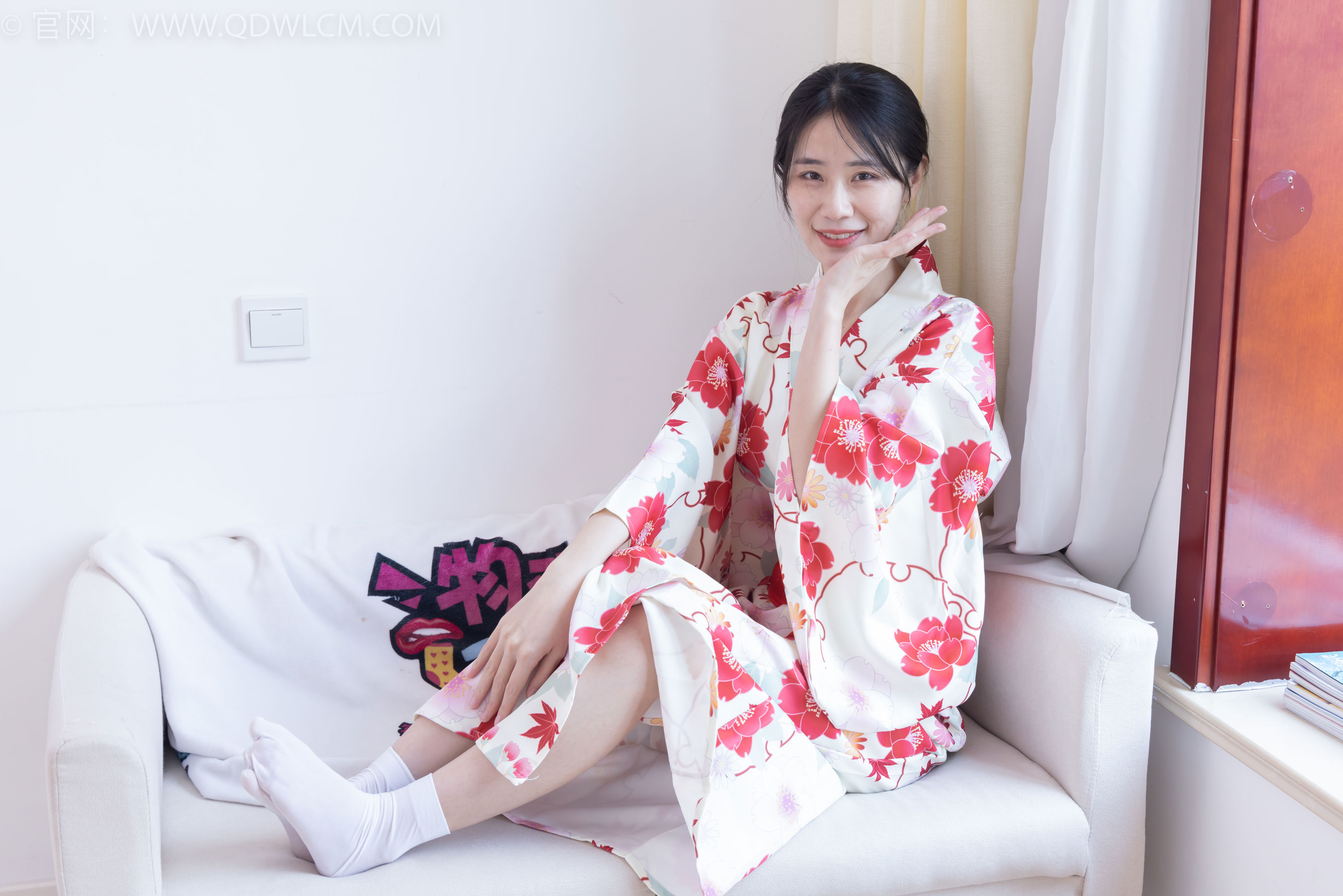 物恋传媒 No.2385 菜菜 - 木屐、短白丝、裸足、和服浴衣、裸足/(240P)