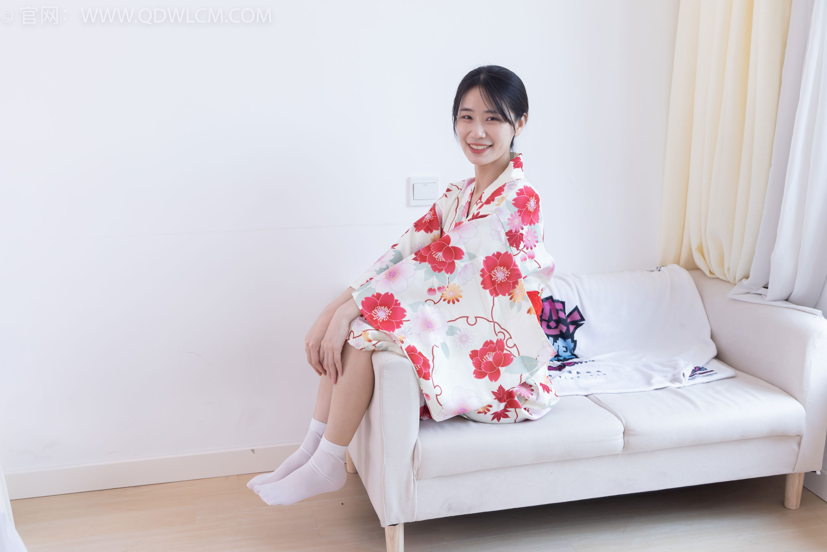 物恋传媒 No.2385 菜菜 - 木屐、短白丝、裸足、和服浴衣、裸足/(240P)