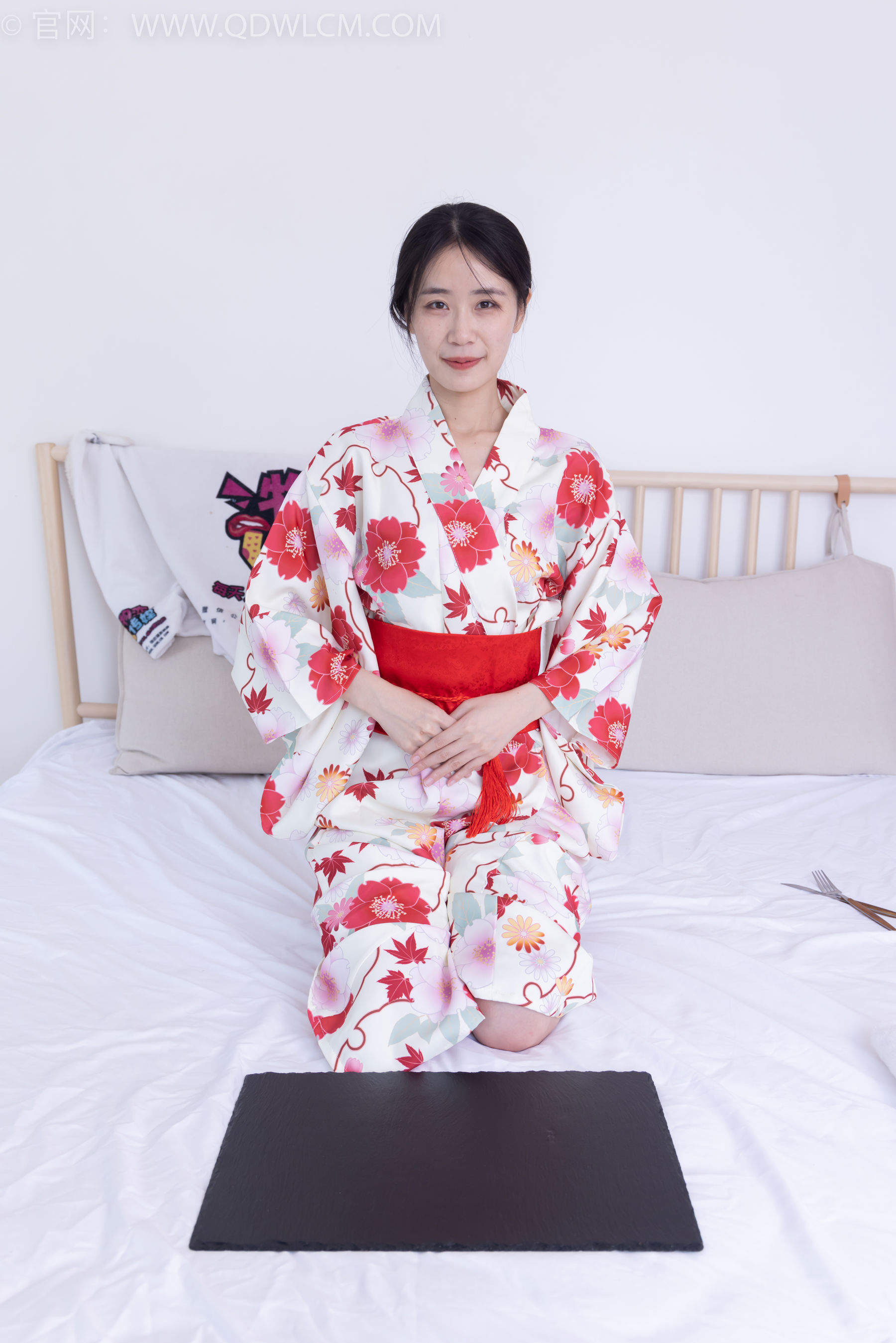 物恋传媒 No.2385 菜菜 - 木屐、短白丝、裸足、和服浴衣、裸足/(240P)