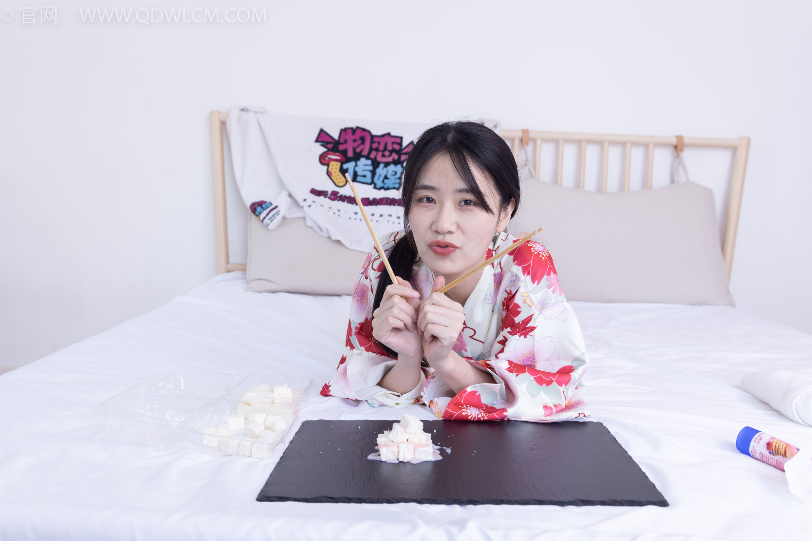 物恋传媒 No.2385 菜菜 - 木屐、短白丝、裸足、和服浴衣、裸足/(240P)