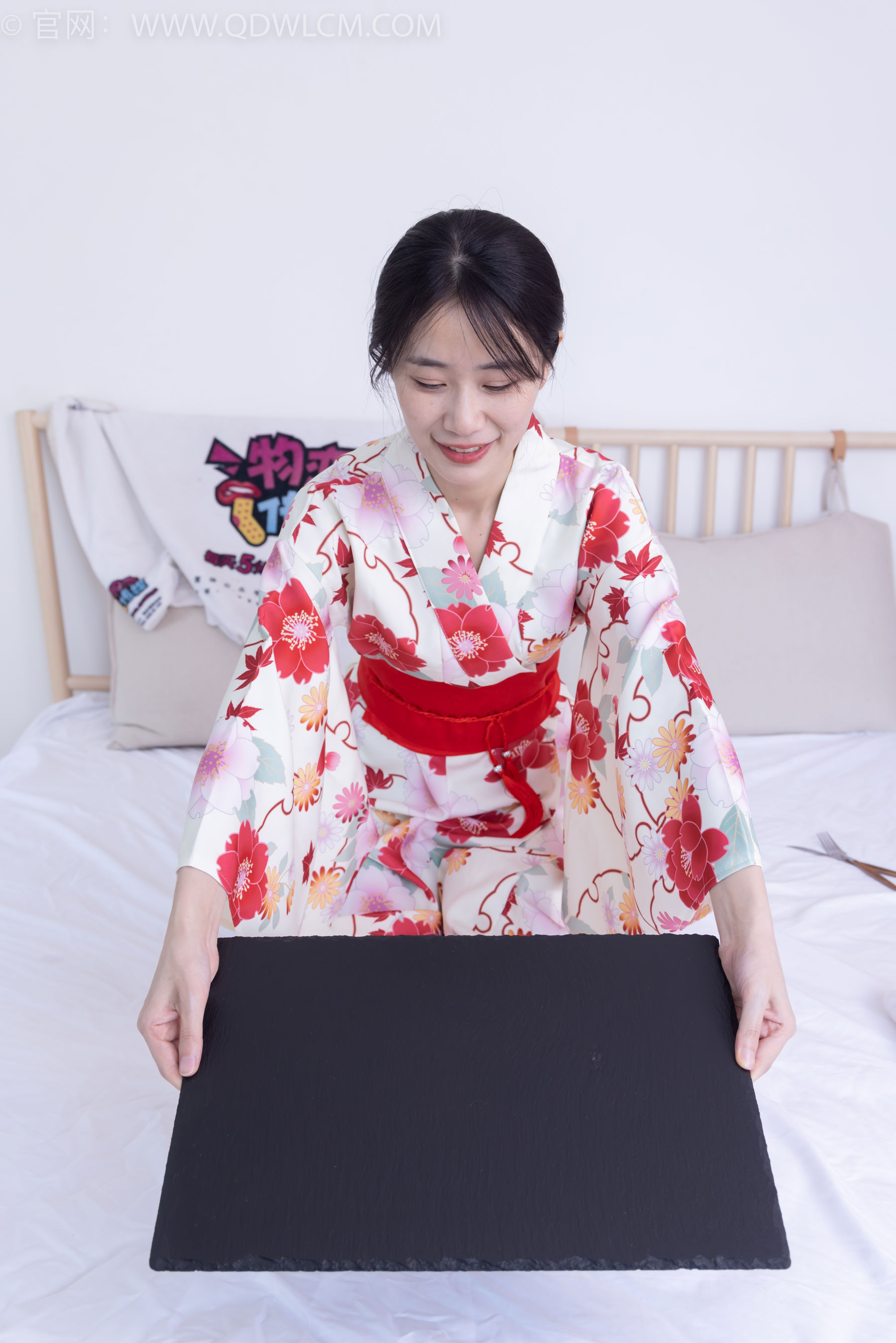 物恋传媒 No.2385 菜菜 - 木屐、短白丝、裸足、和服浴衣、裸足/(240P)