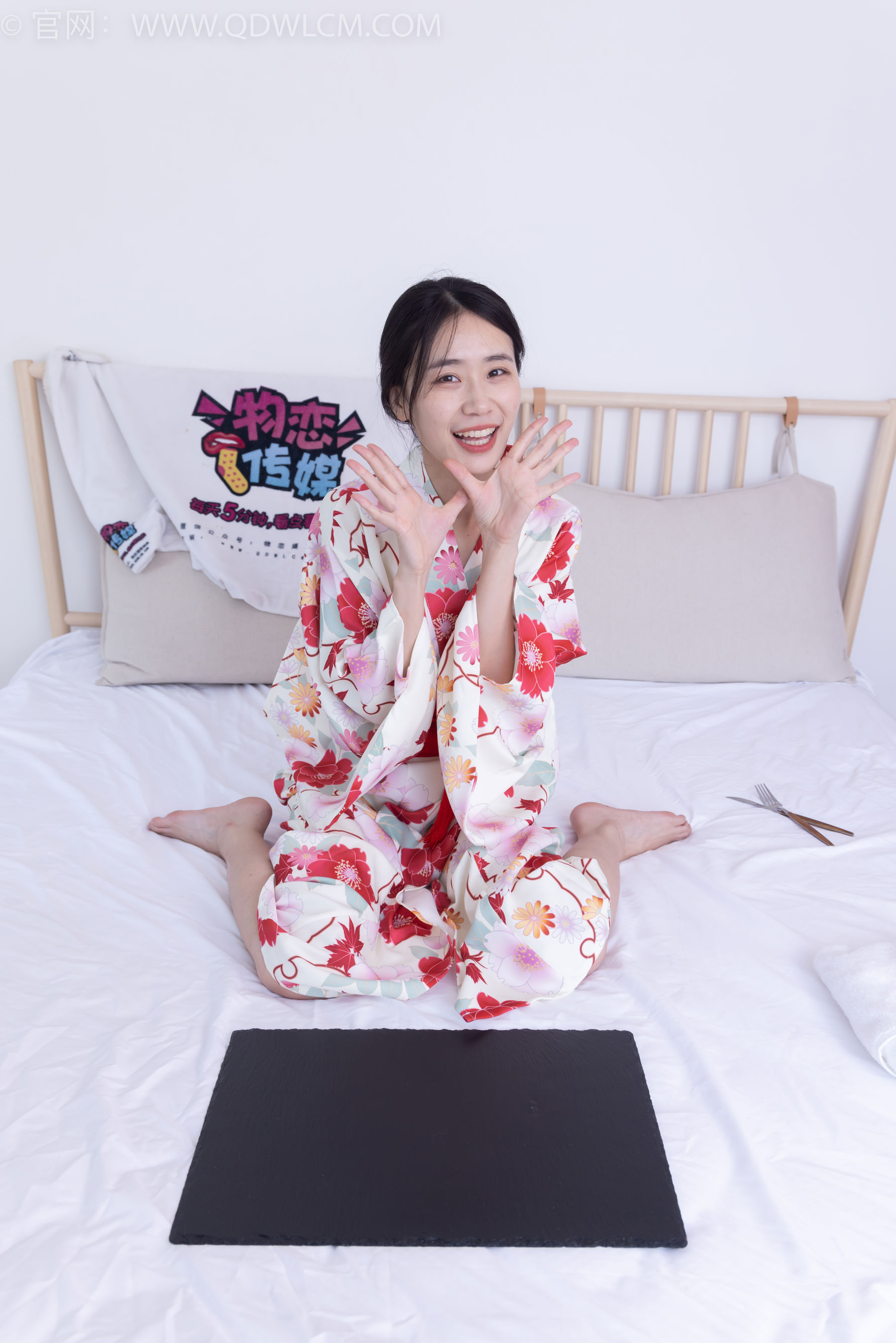 物恋传媒 No.2385 菜菜 - 木屐、短白丝、裸足、和服浴衣、裸足/(240P)