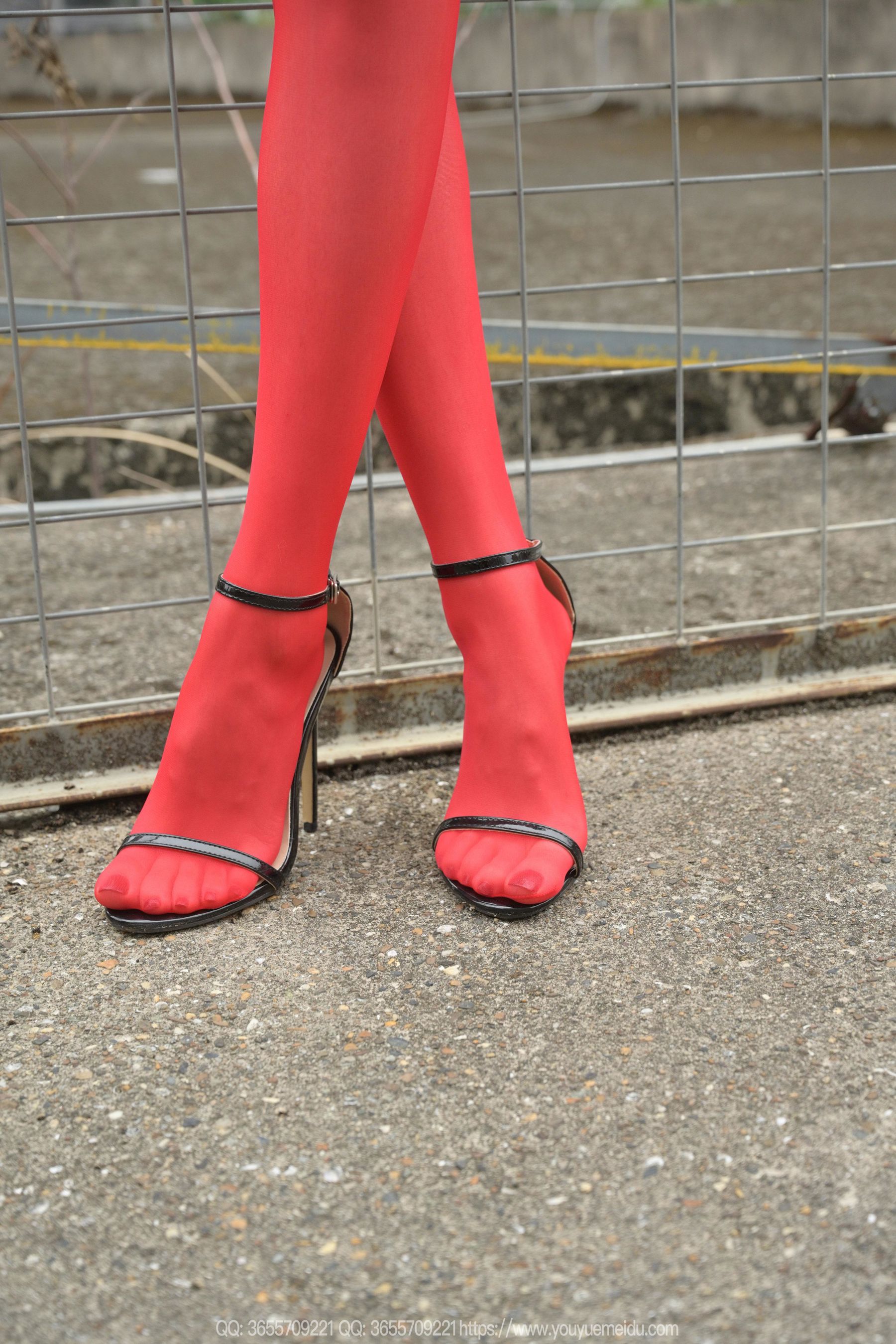 IESS异思趣向 - 模特： 团团 《烈焰红唇》/(104P)