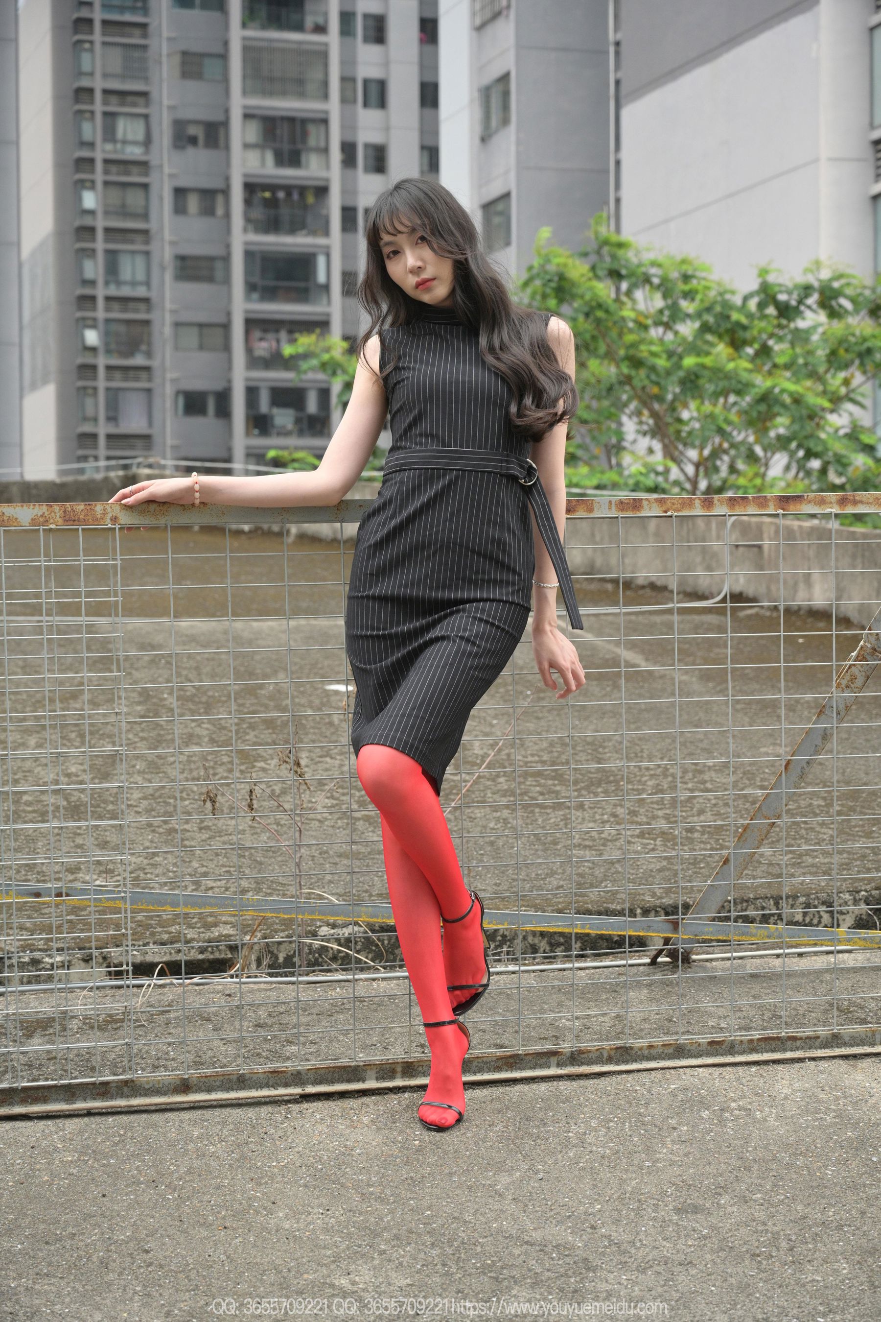 IESS异思趣向 - 模特： 团团 《烈焰红唇》/(104P)