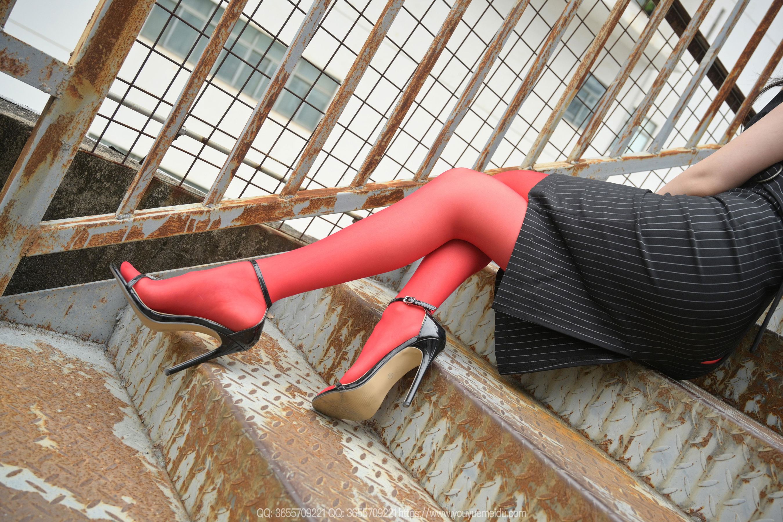 IESS异思趣向 - 模特： 团团 《烈焰红唇》/(104P)