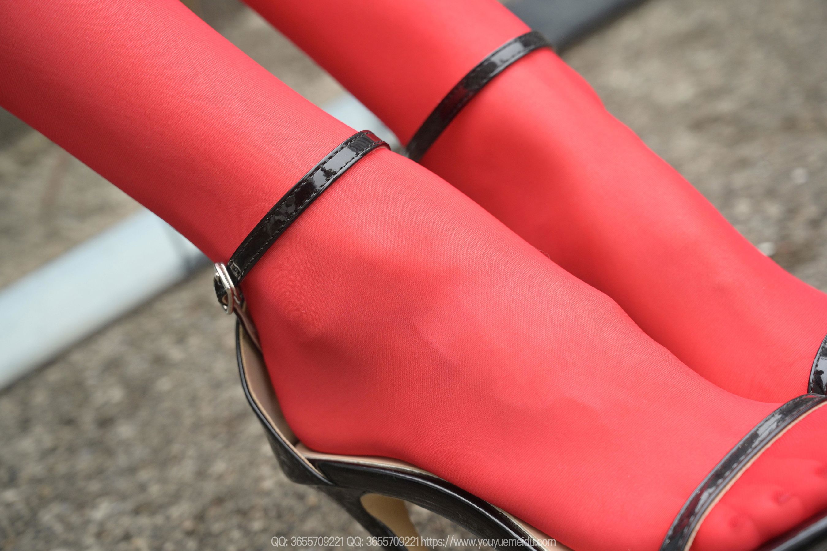 IESS异思趣向 - 模特： 团团 《烈焰红唇》/(104P)