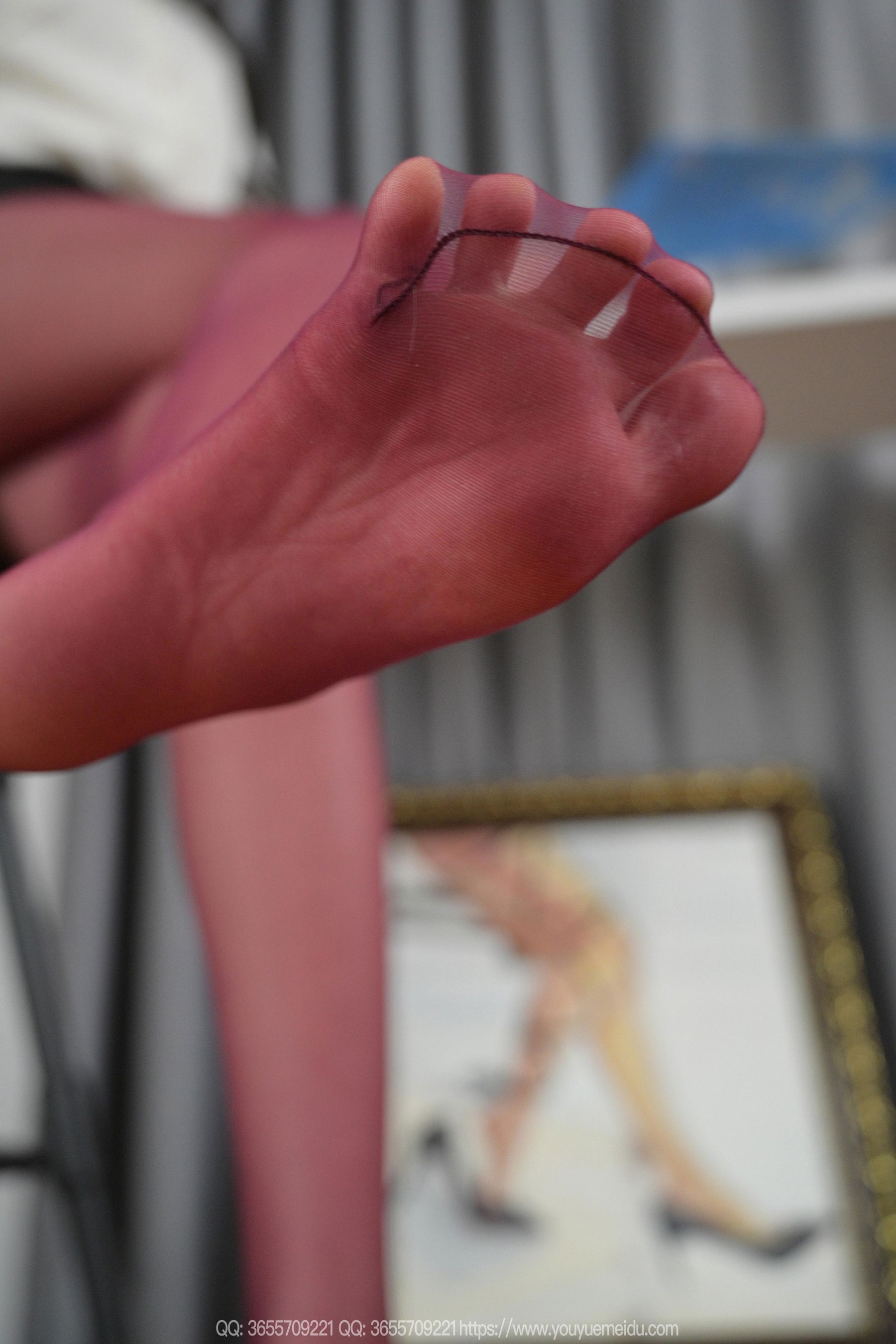 IESS异思趣向 - 模特： 团团 《红丝OL（上）》/(101P)