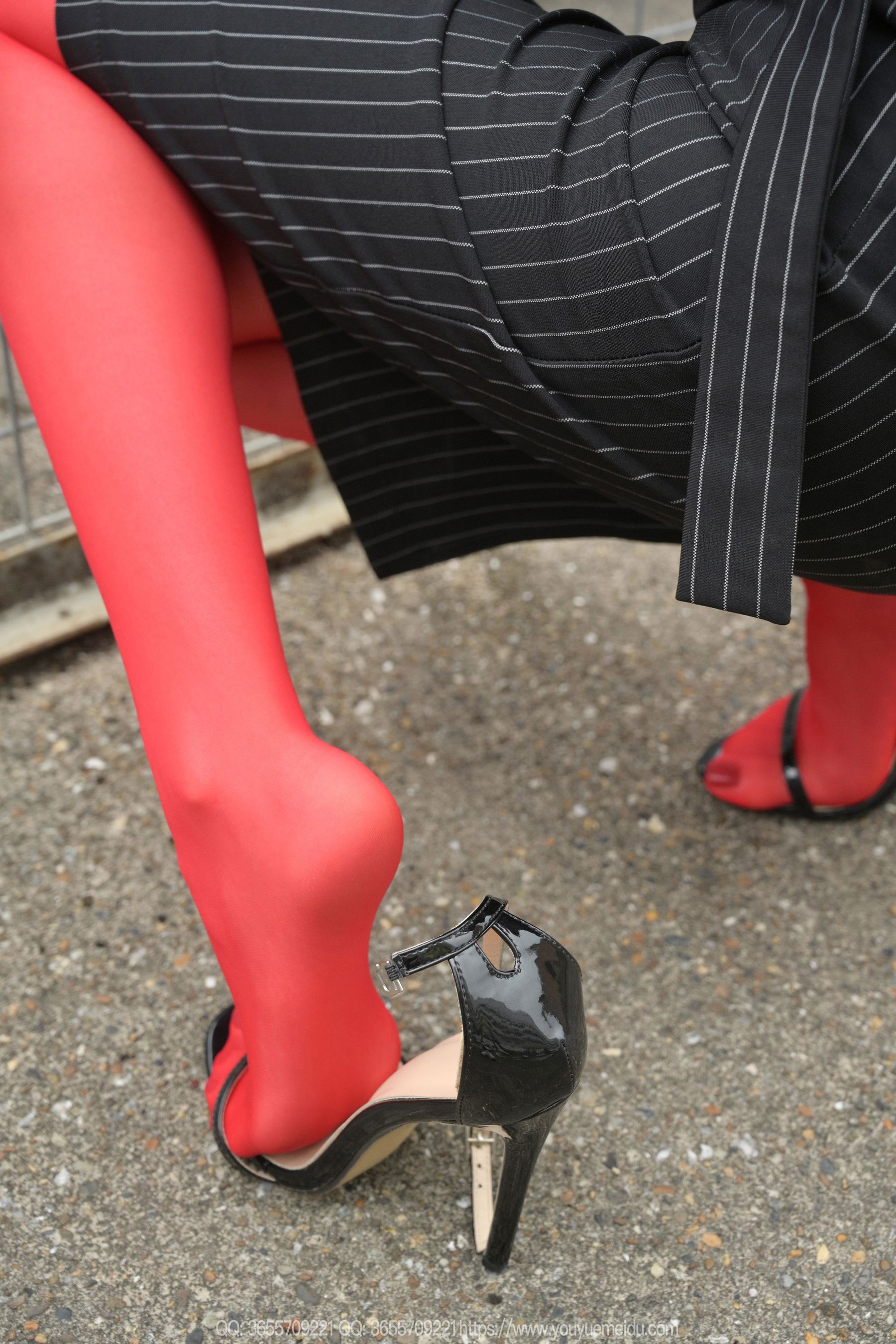 IESS异思趣向 - 模特： 团团 《烈焰红唇》/(104P)