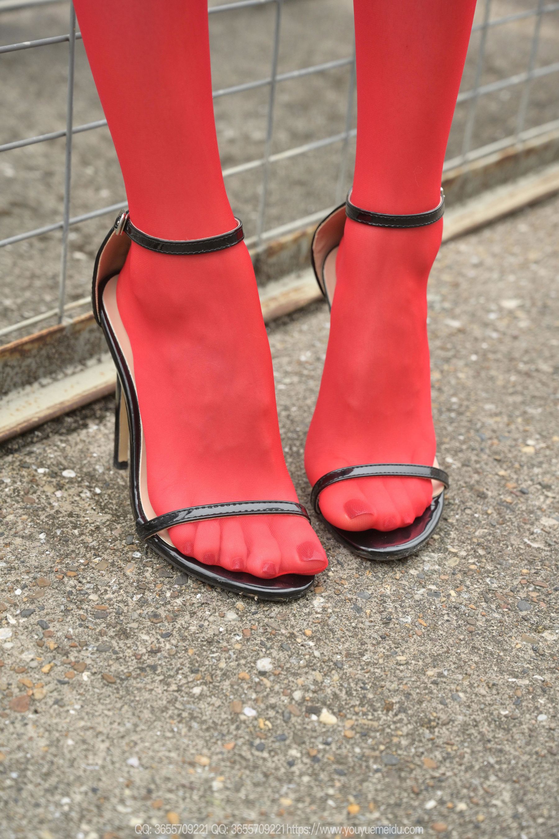 IESS异思趣向 - 模特： 团团 《烈焰红唇》/(104P)