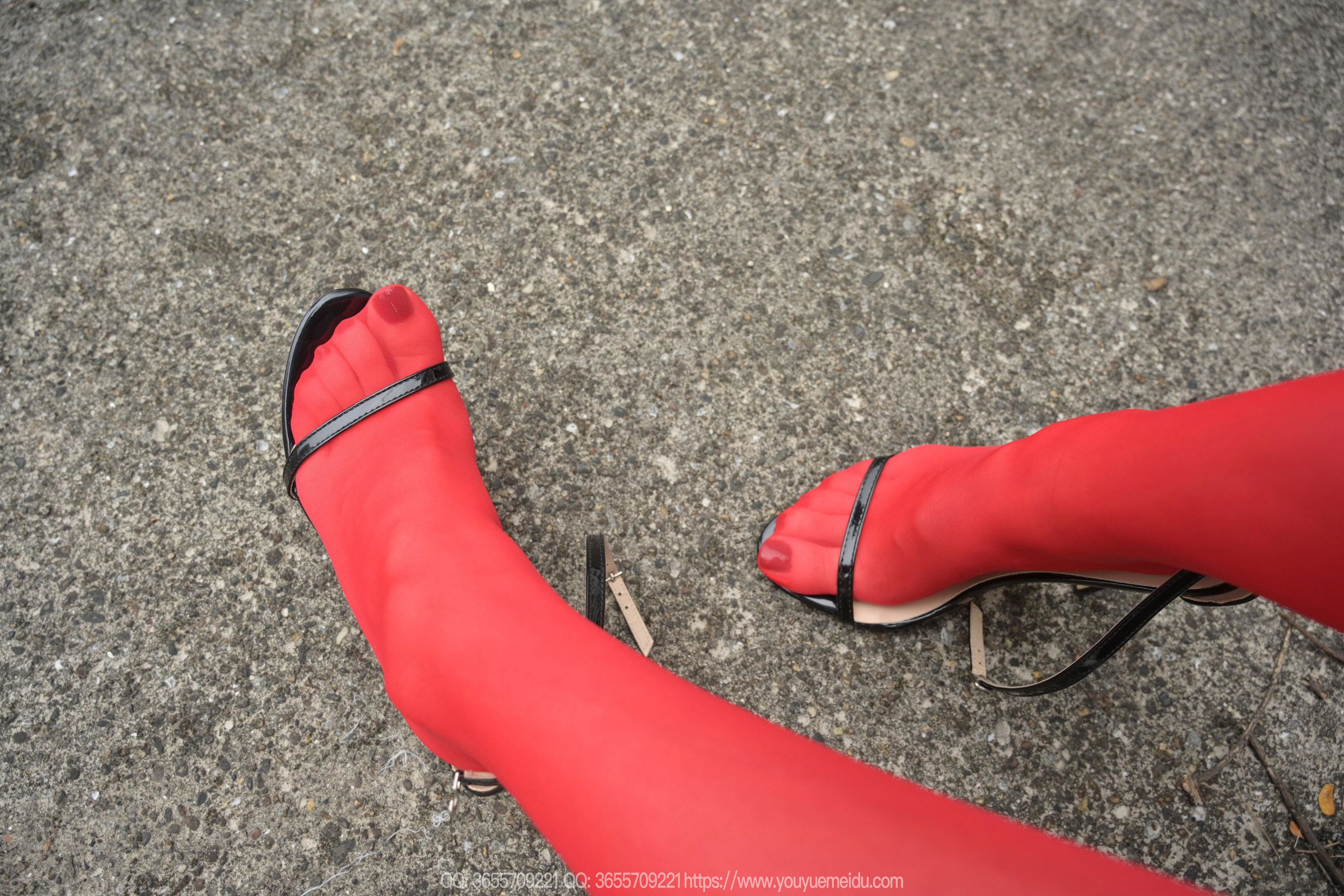 IESS异思趣向 - 模特： 团团 《烈焰红唇》/(104P)