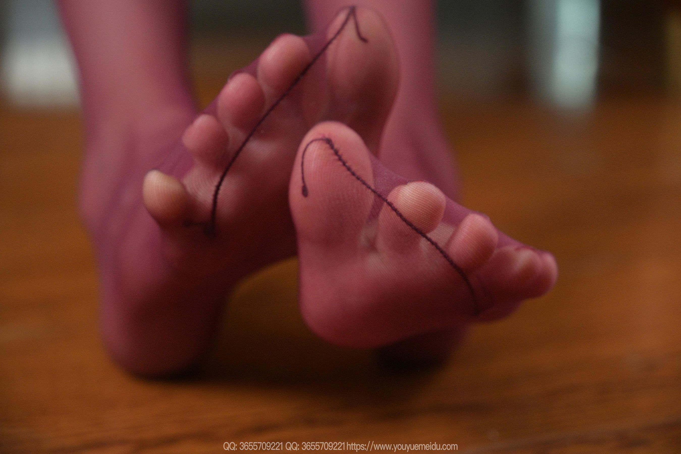 IESS异思趣向 - 模特： 团团 《红丝OL（下）》/(94P)