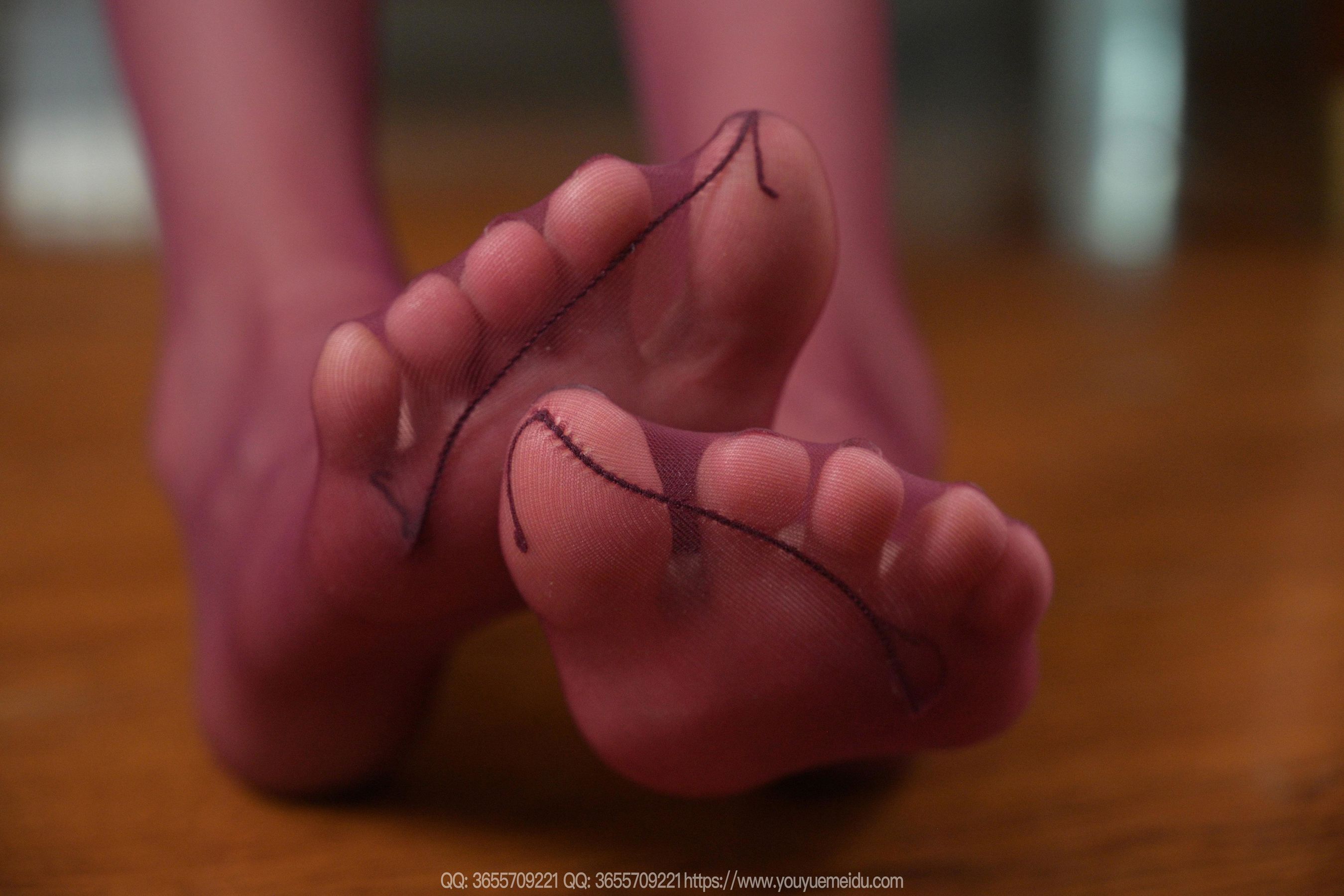 IESS异思趣向 - 模特： 团团 《红丝OL（下）》/(94P)