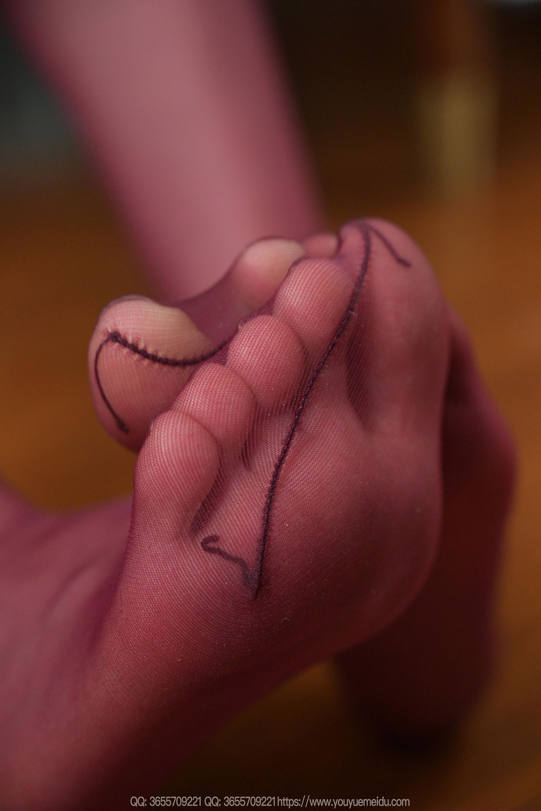 IESS异思趣向 - 模特： 团团 《红丝OL（下）》/(94P)