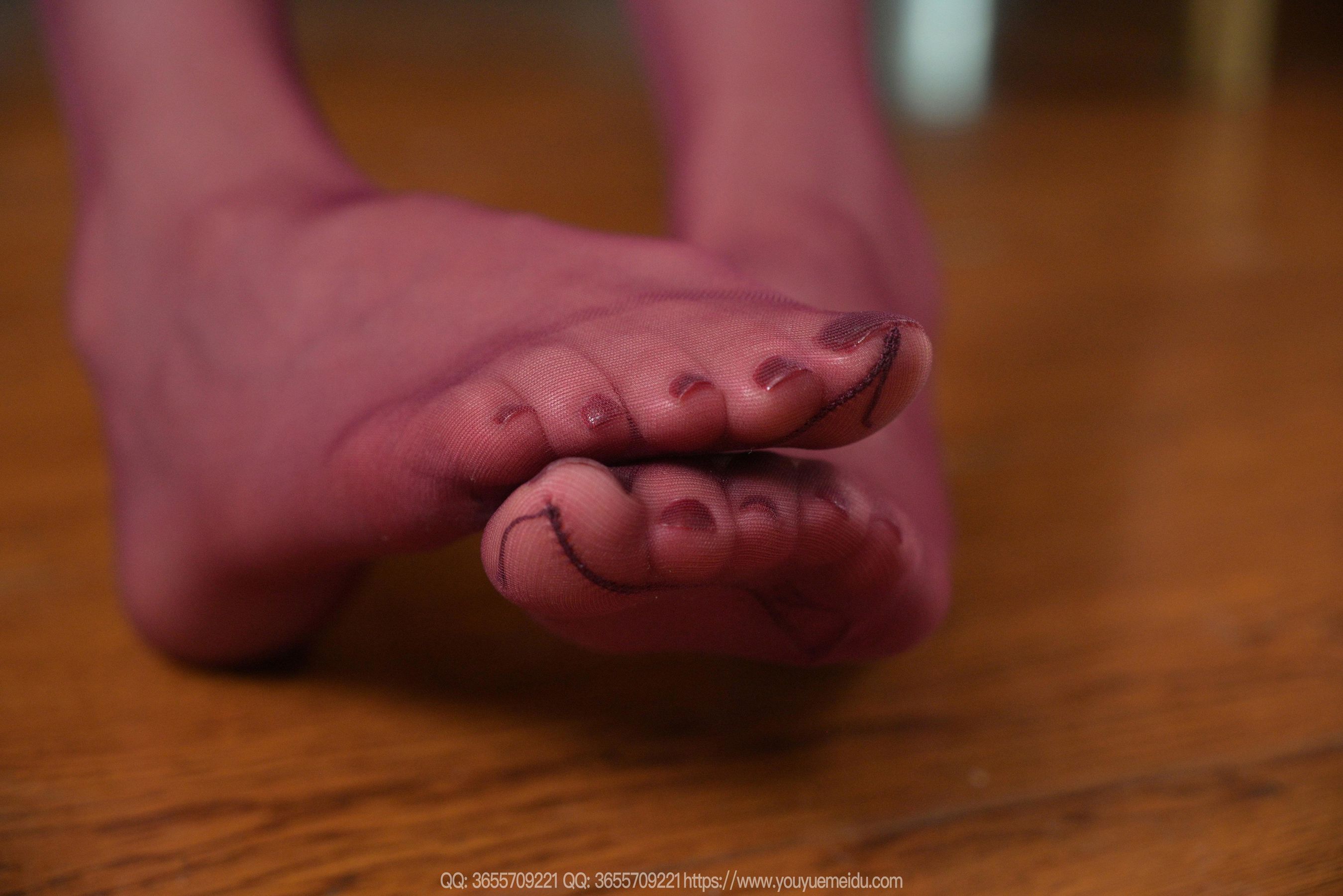 IESS异思趣向 - 模特： 团团 《红丝OL（下）》/(94P)