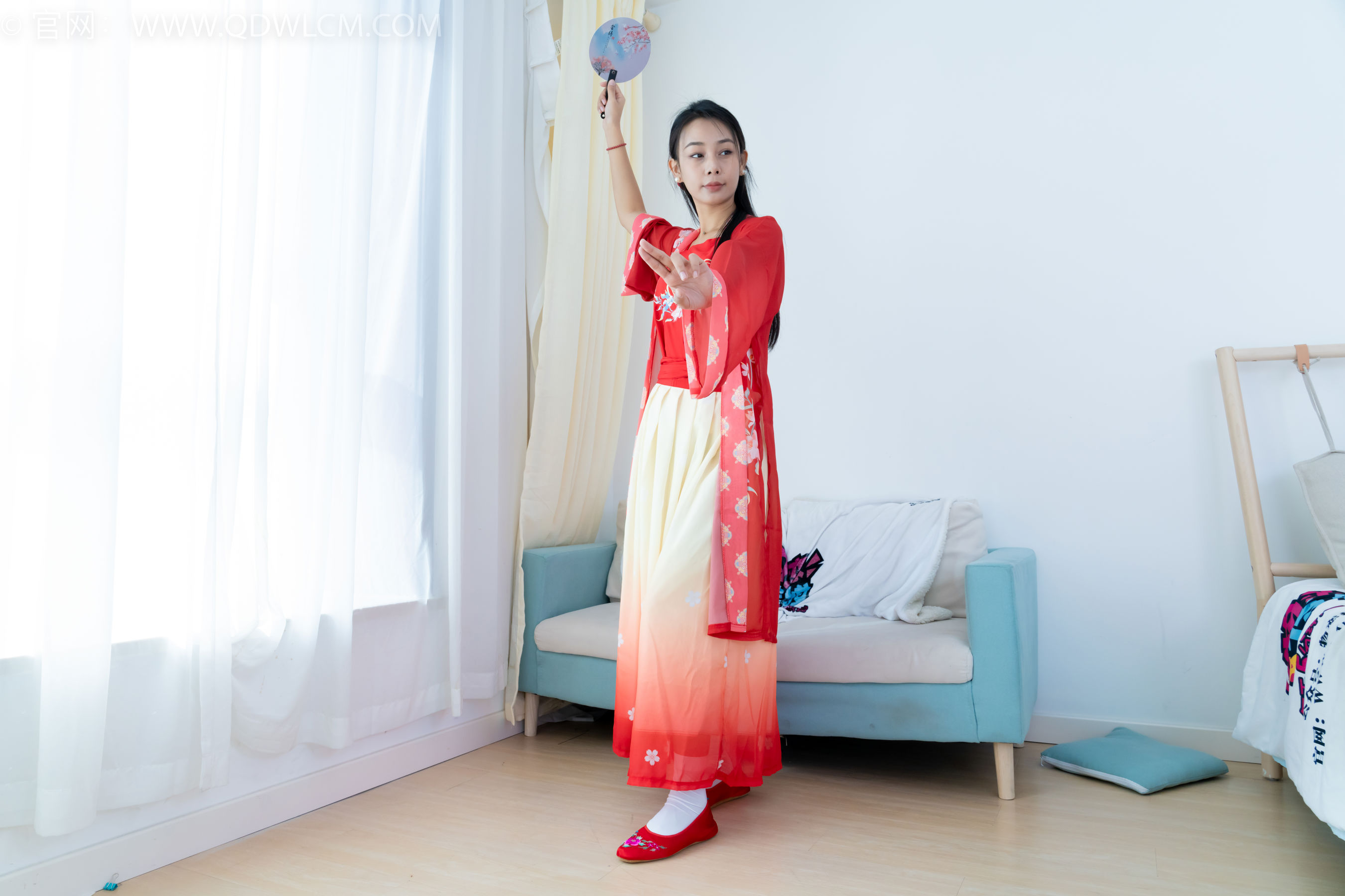 物恋传媒 No.2386 岚岚 - 布鞋、短白丝、红色船袜、汉服/(179P)