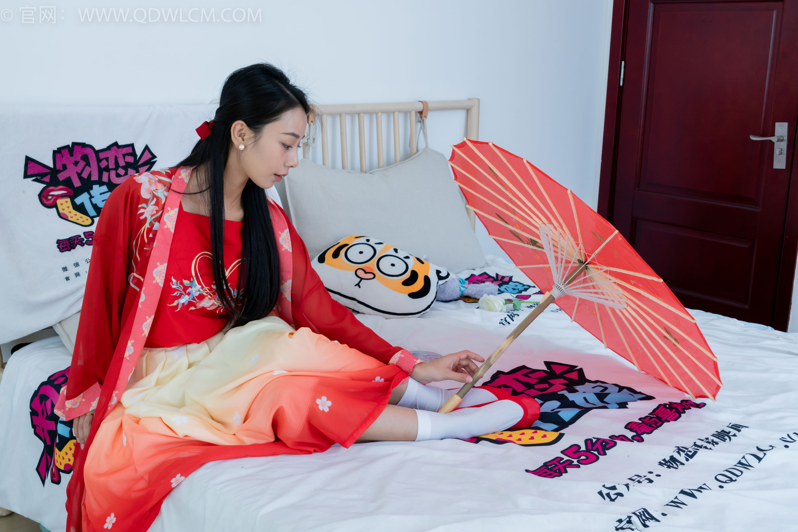 物恋传媒 No.2386 岚岚 - 布鞋、短白丝、红色船袜、汉服/(179P)