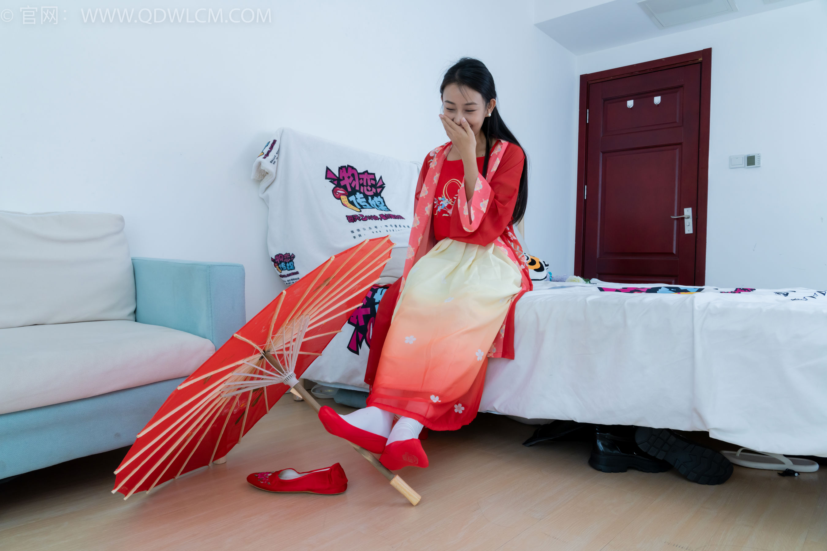 物恋传媒 No.2386 岚岚 - 布鞋、短白丝、红色船袜、汉服/(179P)