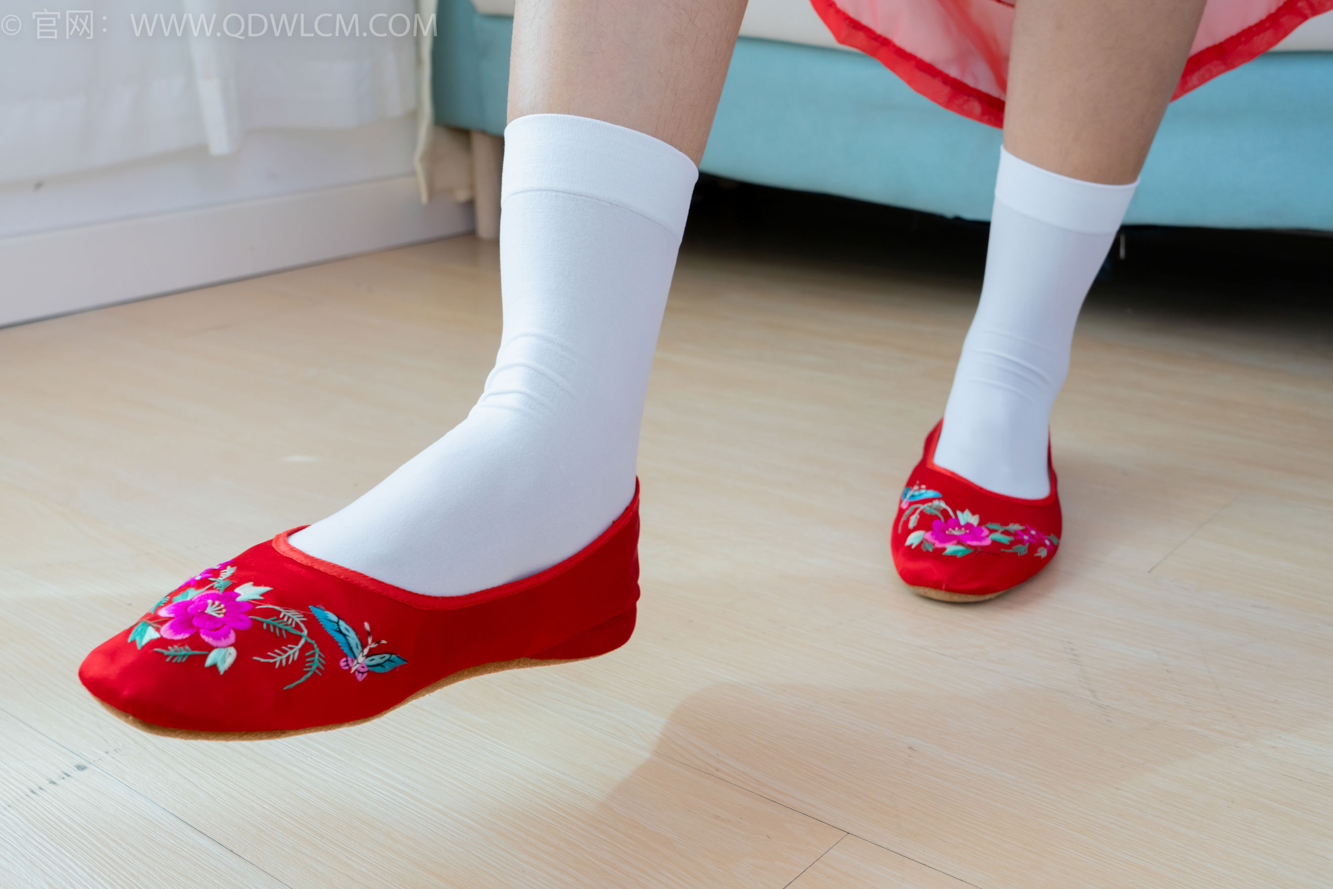 物恋传媒 No.2386 岚岚 - 布鞋、短白丝、红色船袜、汉服/(179P)