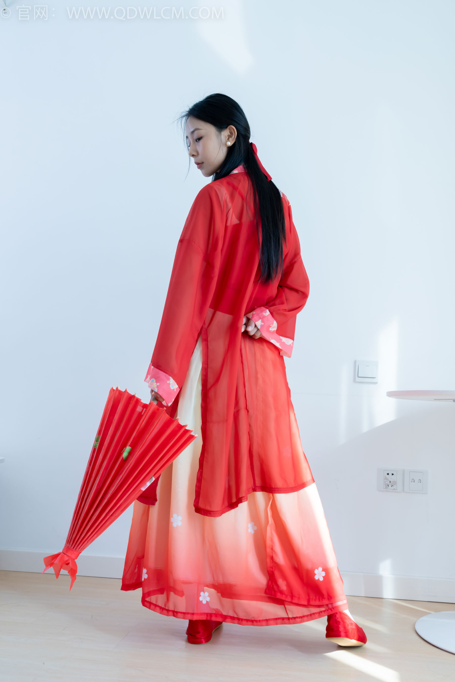 物恋传媒 No.2386 岚岚 - 布鞋、短白丝、红色船袜、汉服/(179P)