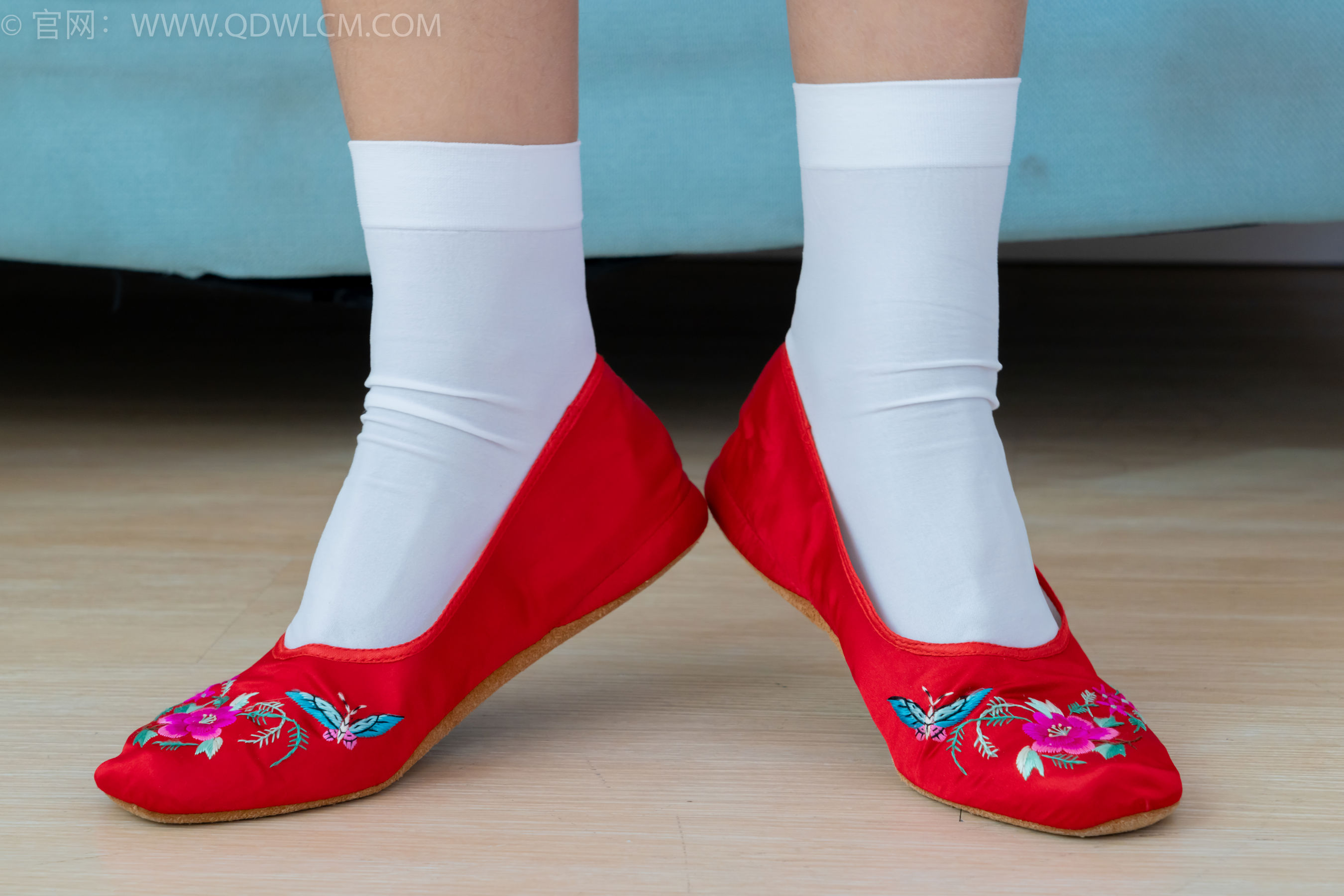 物恋传媒 No.2386 岚岚 - 布鞋、短白丝、红色船袜、汉服/(179P)