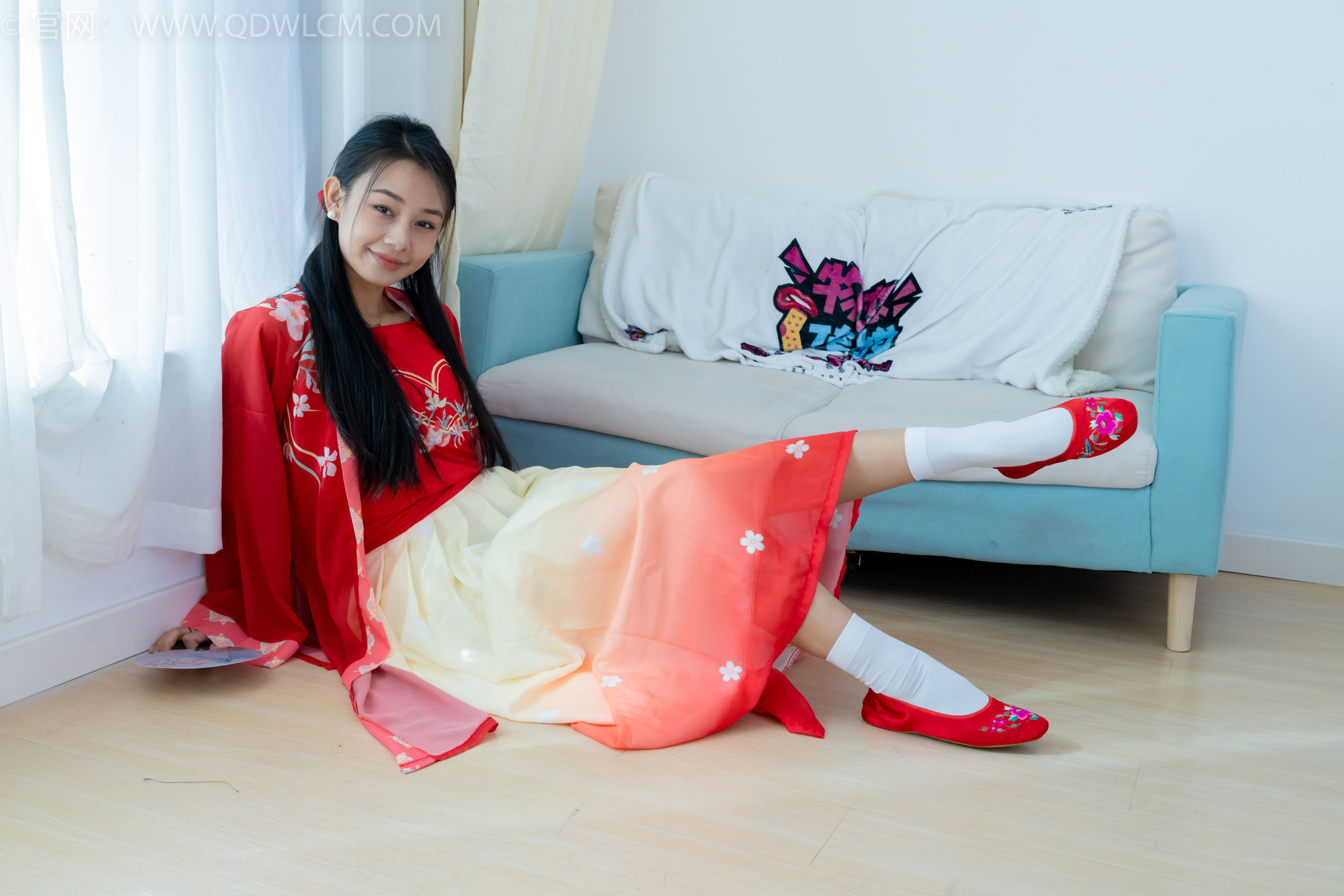 物恋传媒 No.2386 岚岚 - 布鞋、短白丝、红色船袜、汉服/(179P)