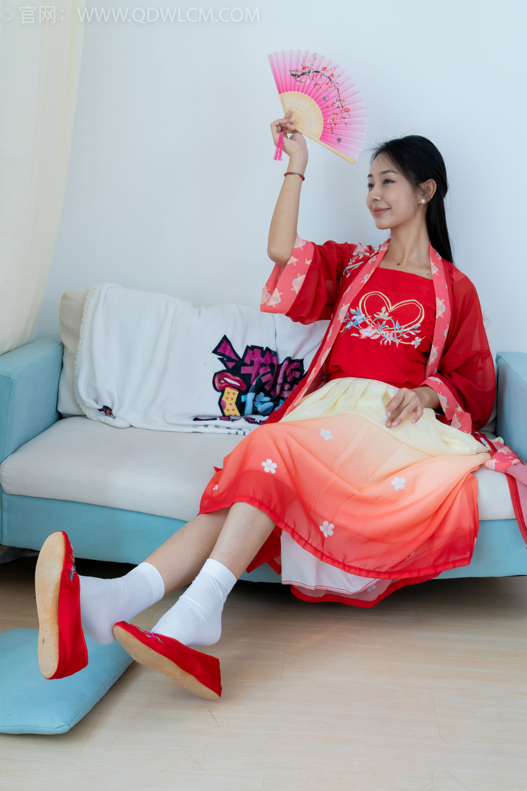 物恋传媒 No.2386 岚岚 - 布鞋、短白丝、红色船袜、汉服/(179P)