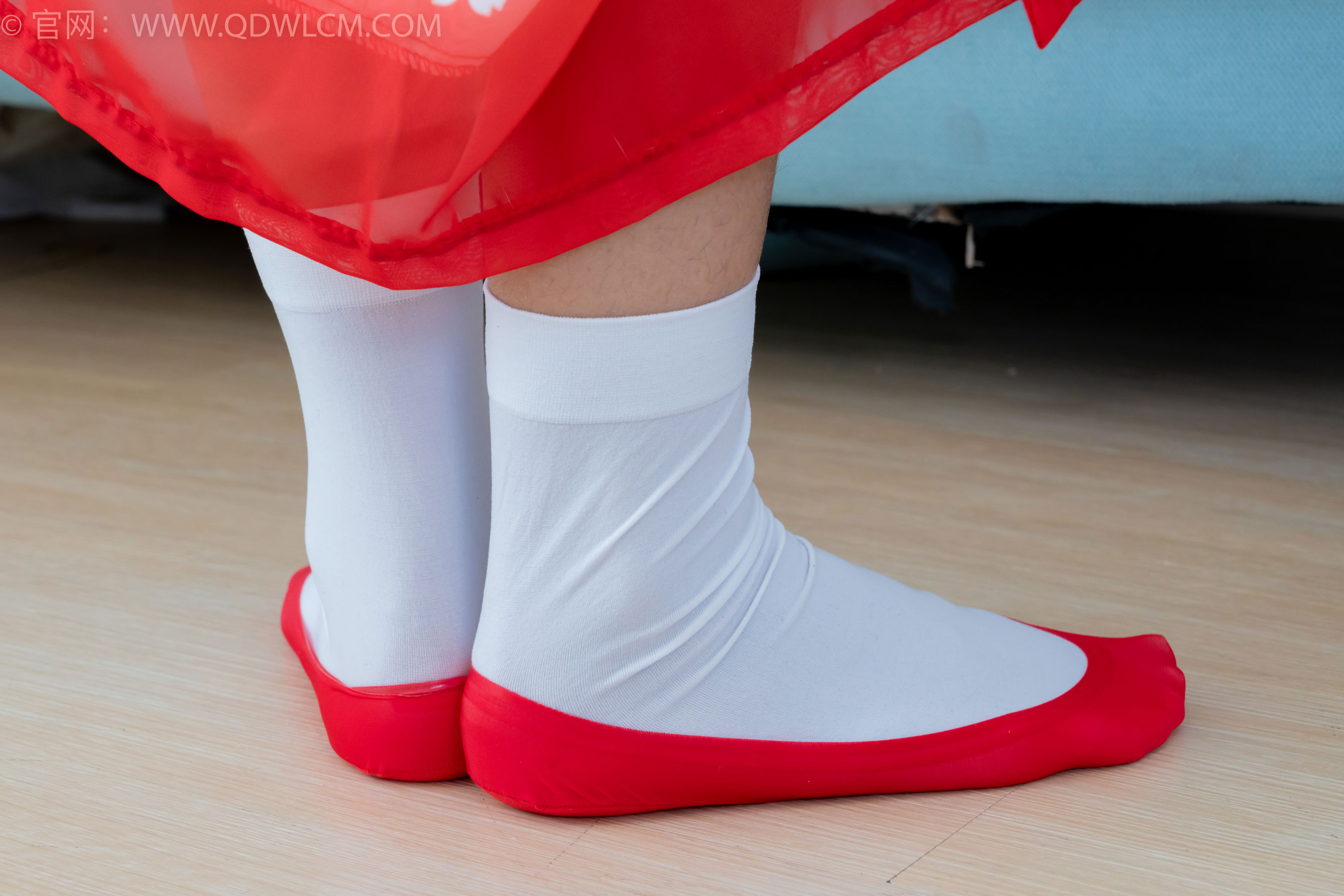 物恋传媒 No.2386 岚岚 - 布鞋、短白丝、红色船袜、汉服/(179P)