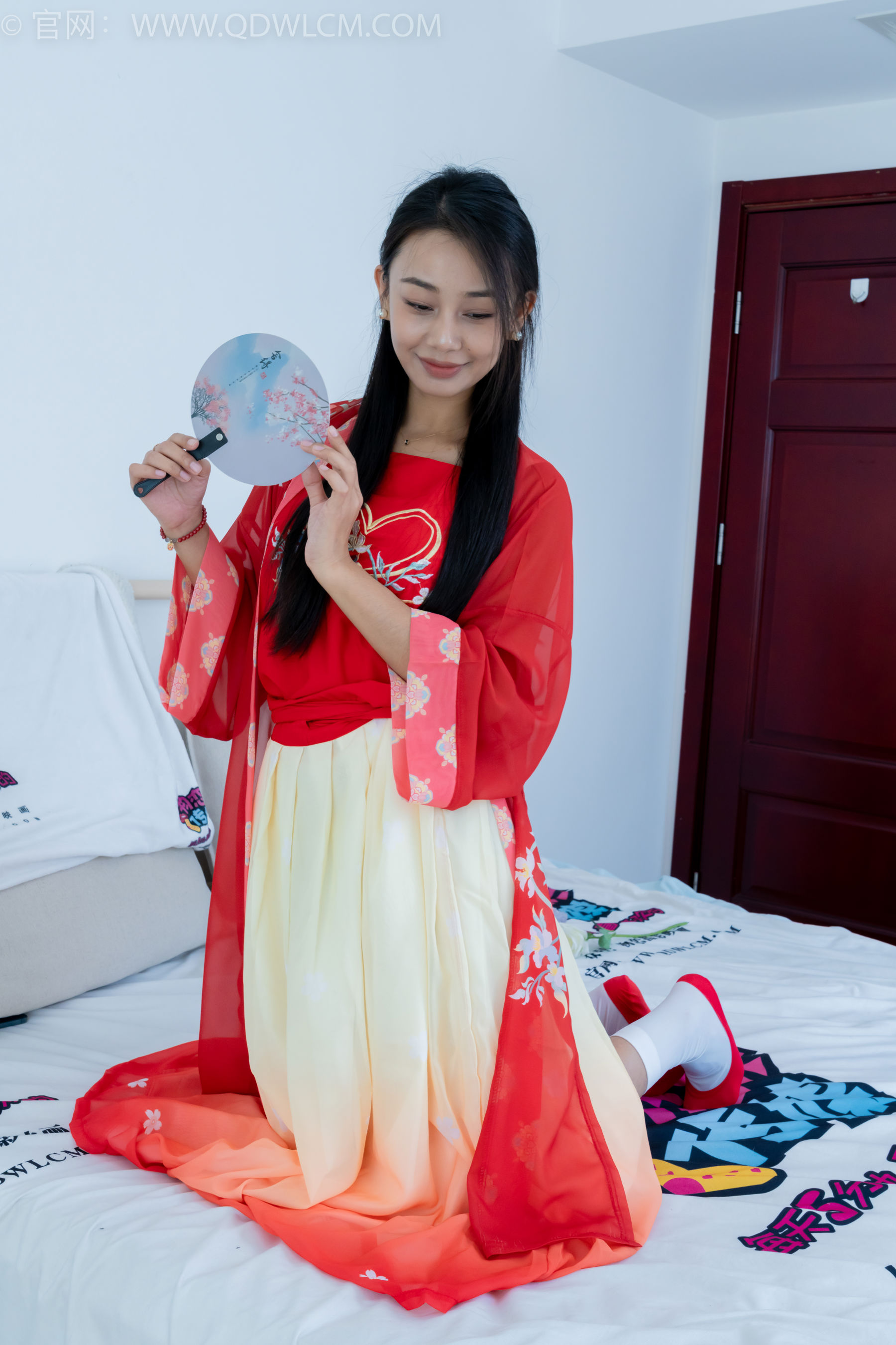 物恋传媒 No.2386 岚岚 - 布鞋、短白丝、红色船袜、汉服/(179P)