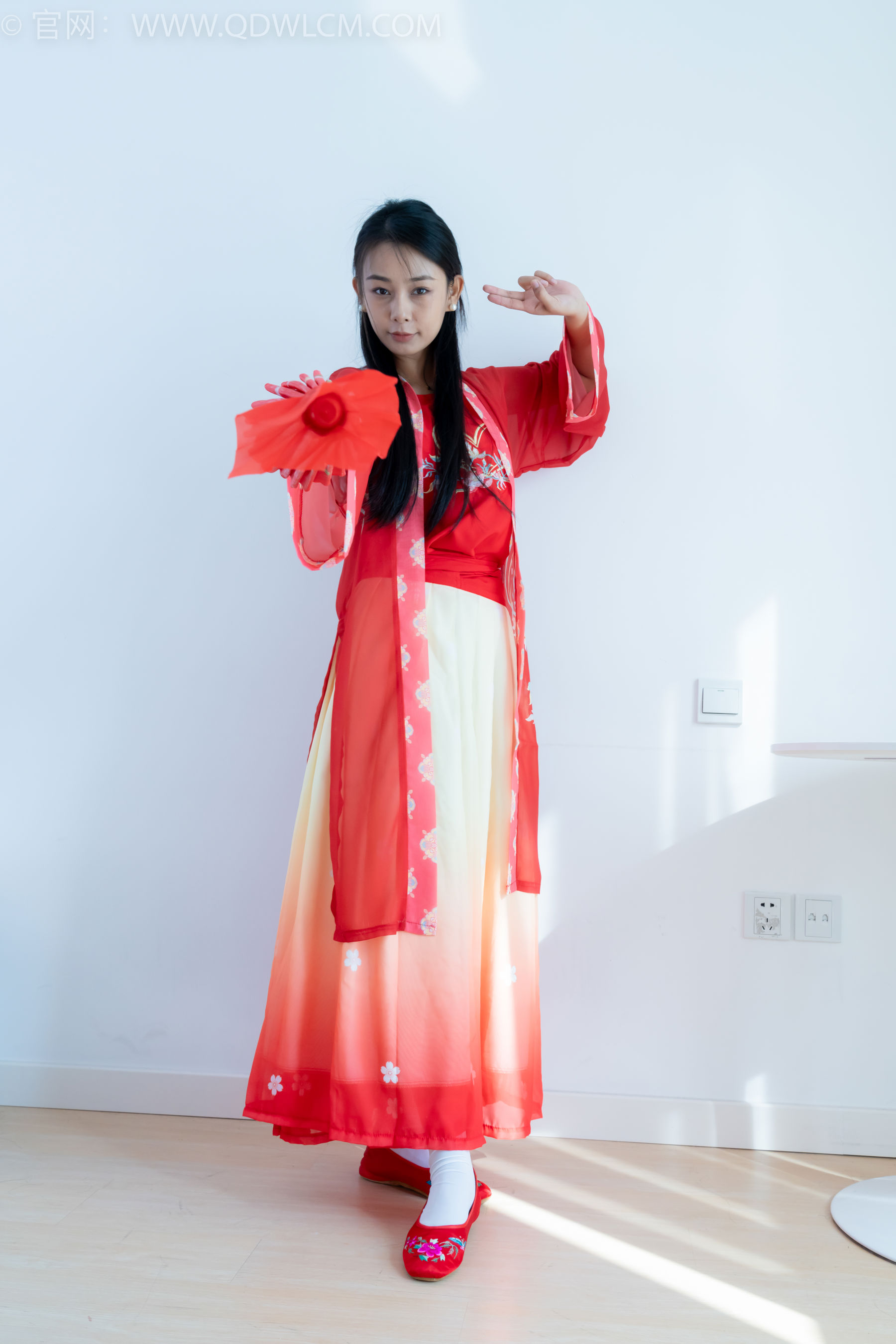 物恋传媒 No.2386 岚岚 - 布鞋、短白丝、红色船袜、汉服/(179P)