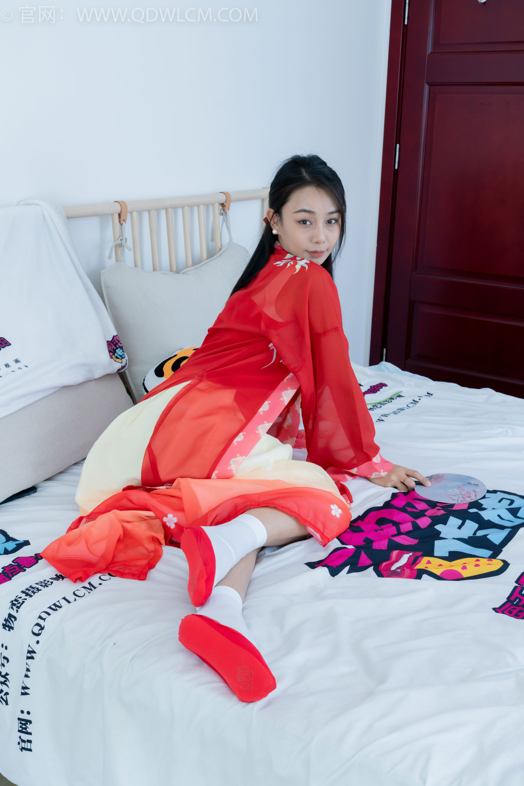 物恋传媒 No.2386 岚岚 - 布鞋、短白丝、红色船袜、汉服/(179P)