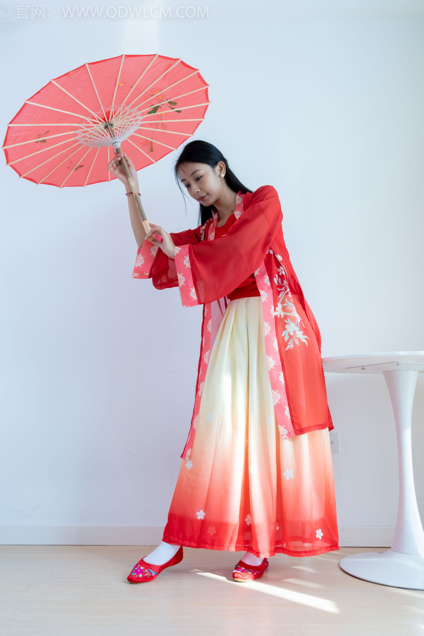 物恋传媒 No.2386 岚岚 - 布鞋、短白丝、红色船袜、汉服/(179P)