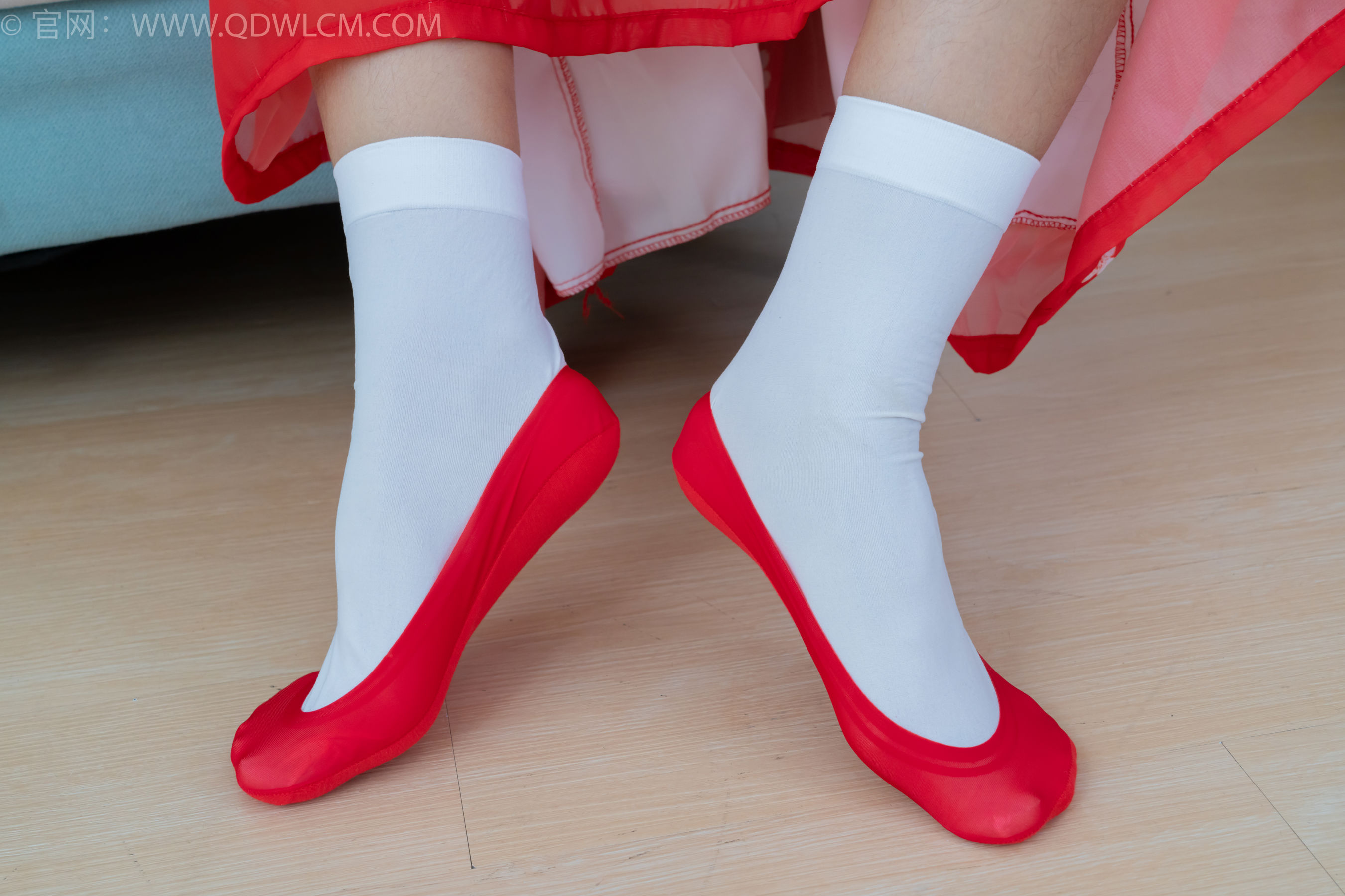 物恋传媒 No.2386 岚岚 - 布鞋、短白丝、红色船袜、汉服/(179P)