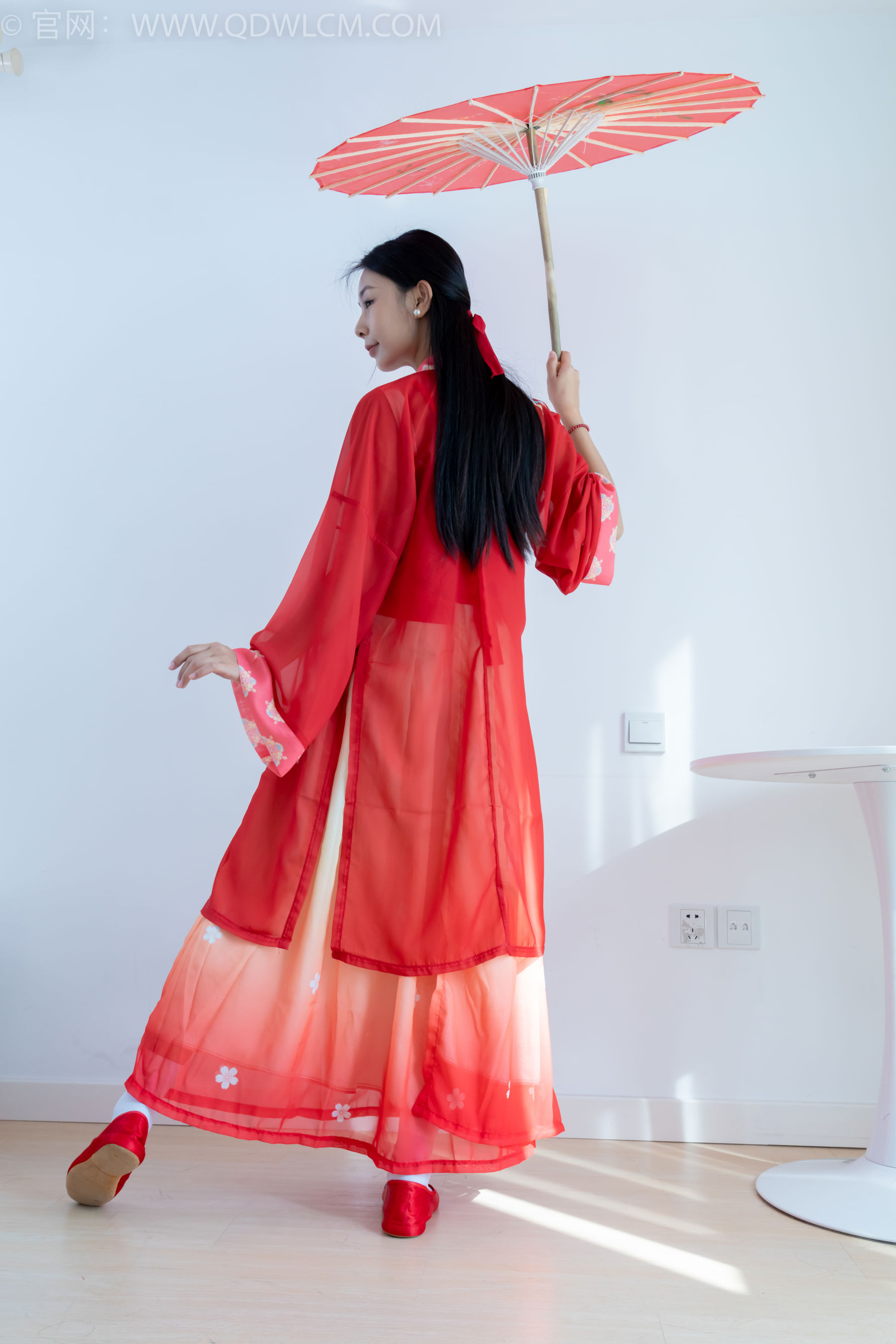 物恋传媒 No.2386 岚岚 - 布鞋、短白丝、红色船袜、汉服/(179P)