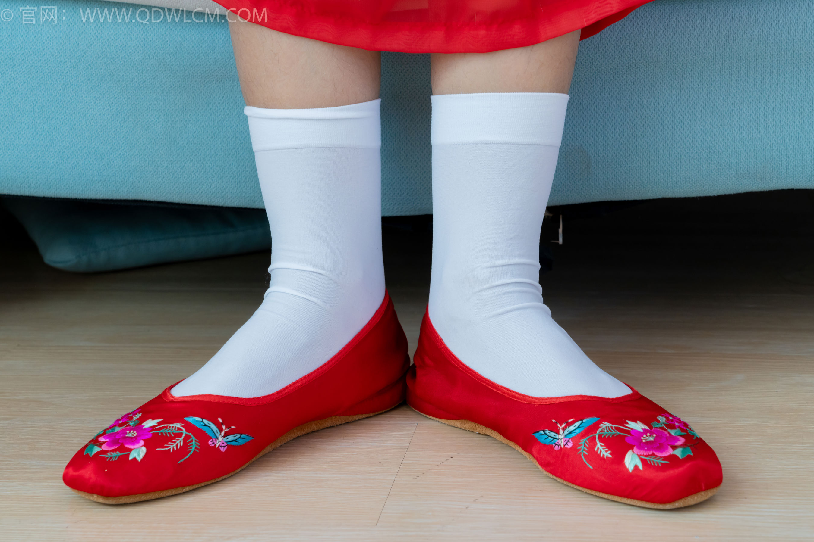 物恋传媒 No.2386 岚岚 - 布鞋、短白丝、红色船袜、汉服/(179P)