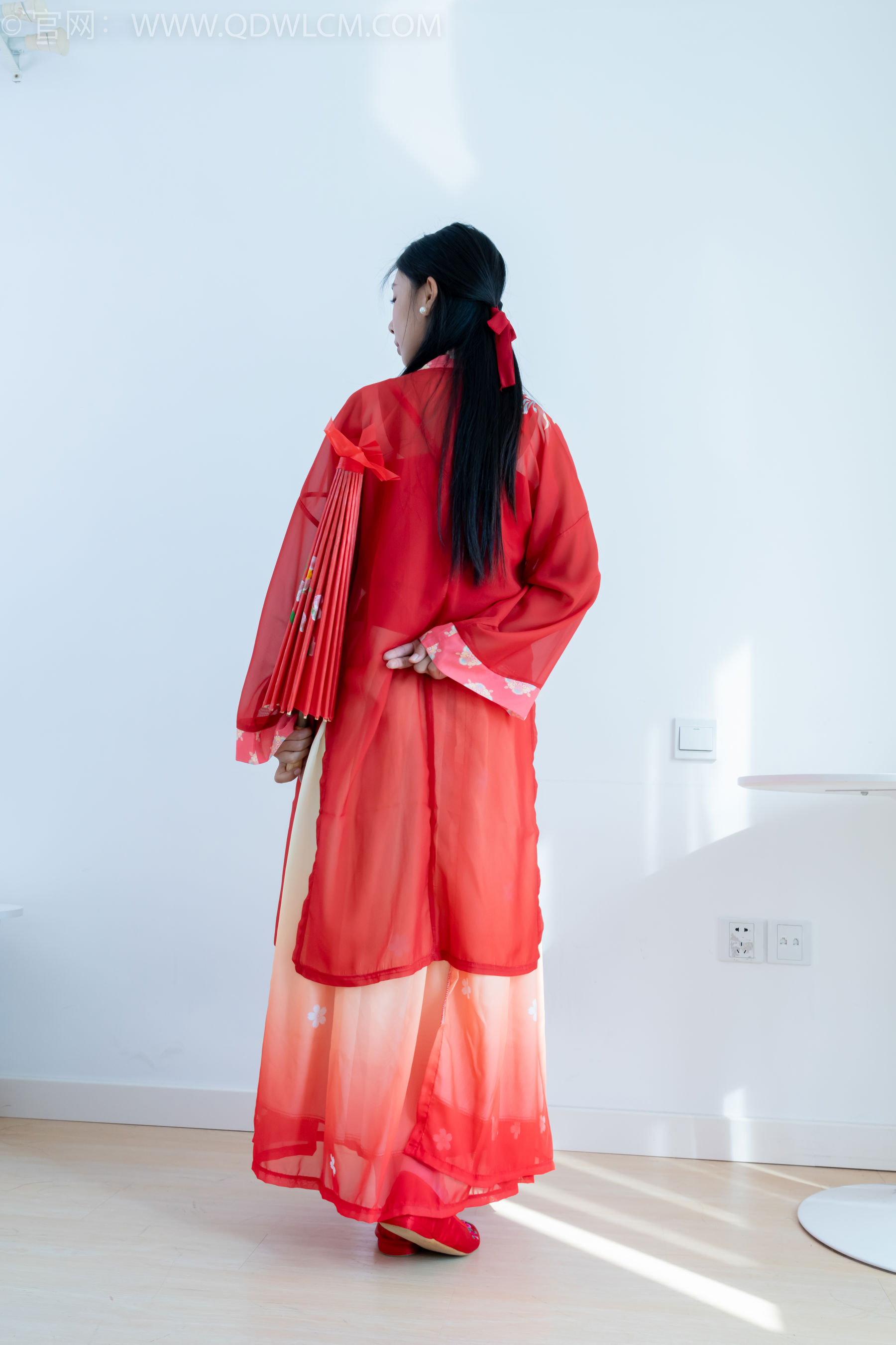 物恋传媒 No.2386 岚岚 - 布鞋、短白丝、红色船袜、汉服/(179P)