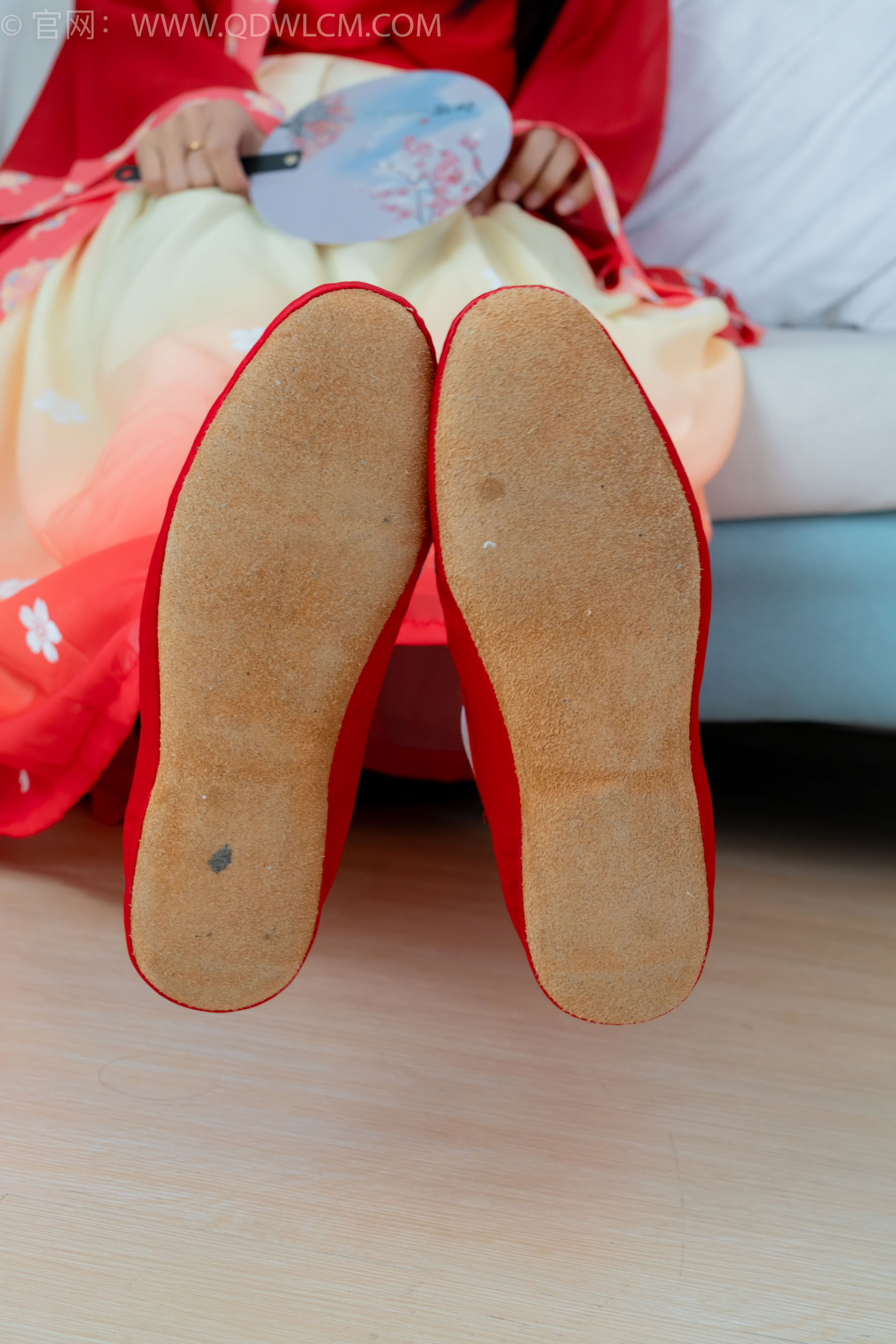 物恋传媒 No.2386 岚岚 - 布鞋、短白丝、红色船袜、汉服/(179P)