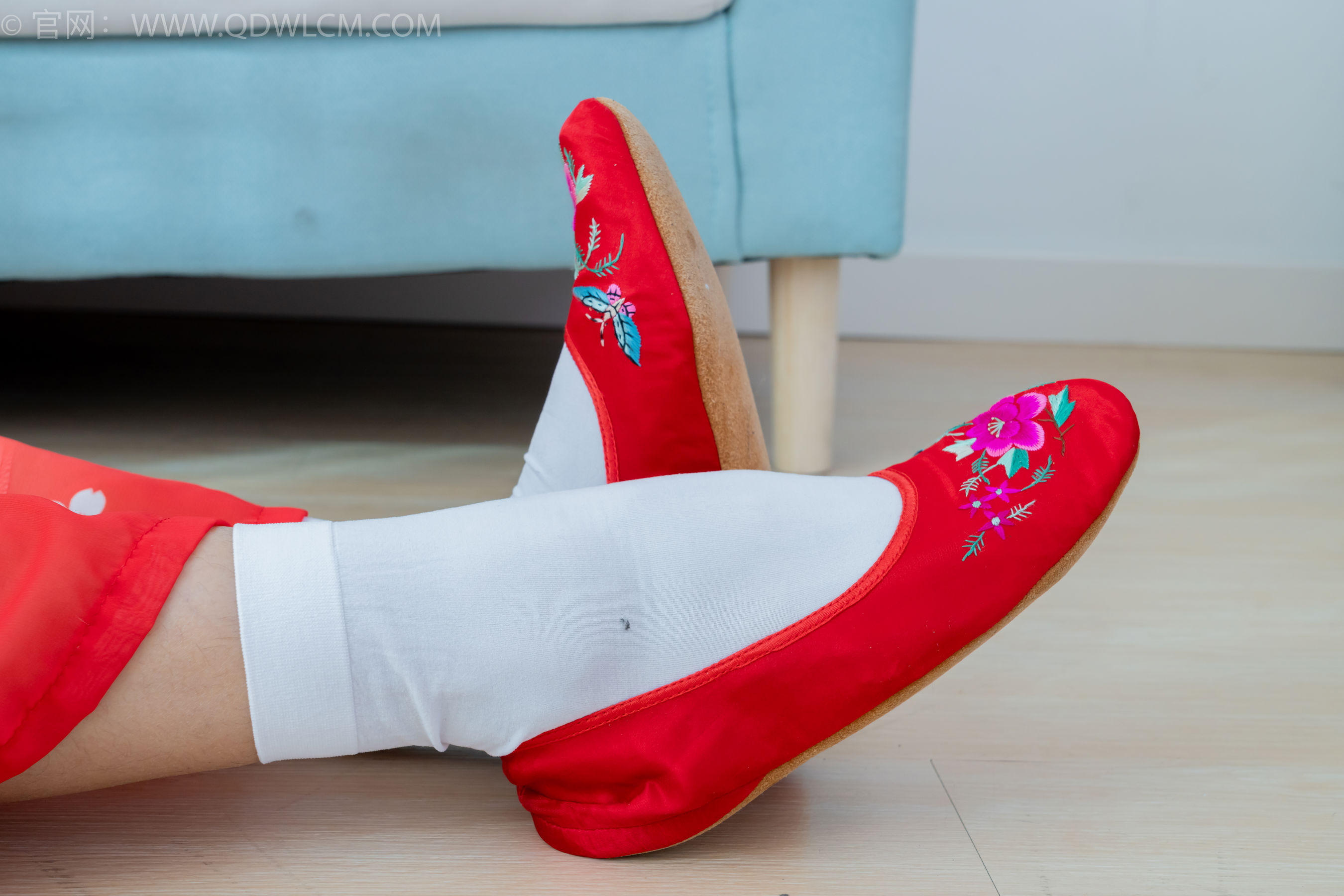 物恋传媒 No.2386 岚岚 - 布鞋、短白丝、红色船袜、汉服/(179P)