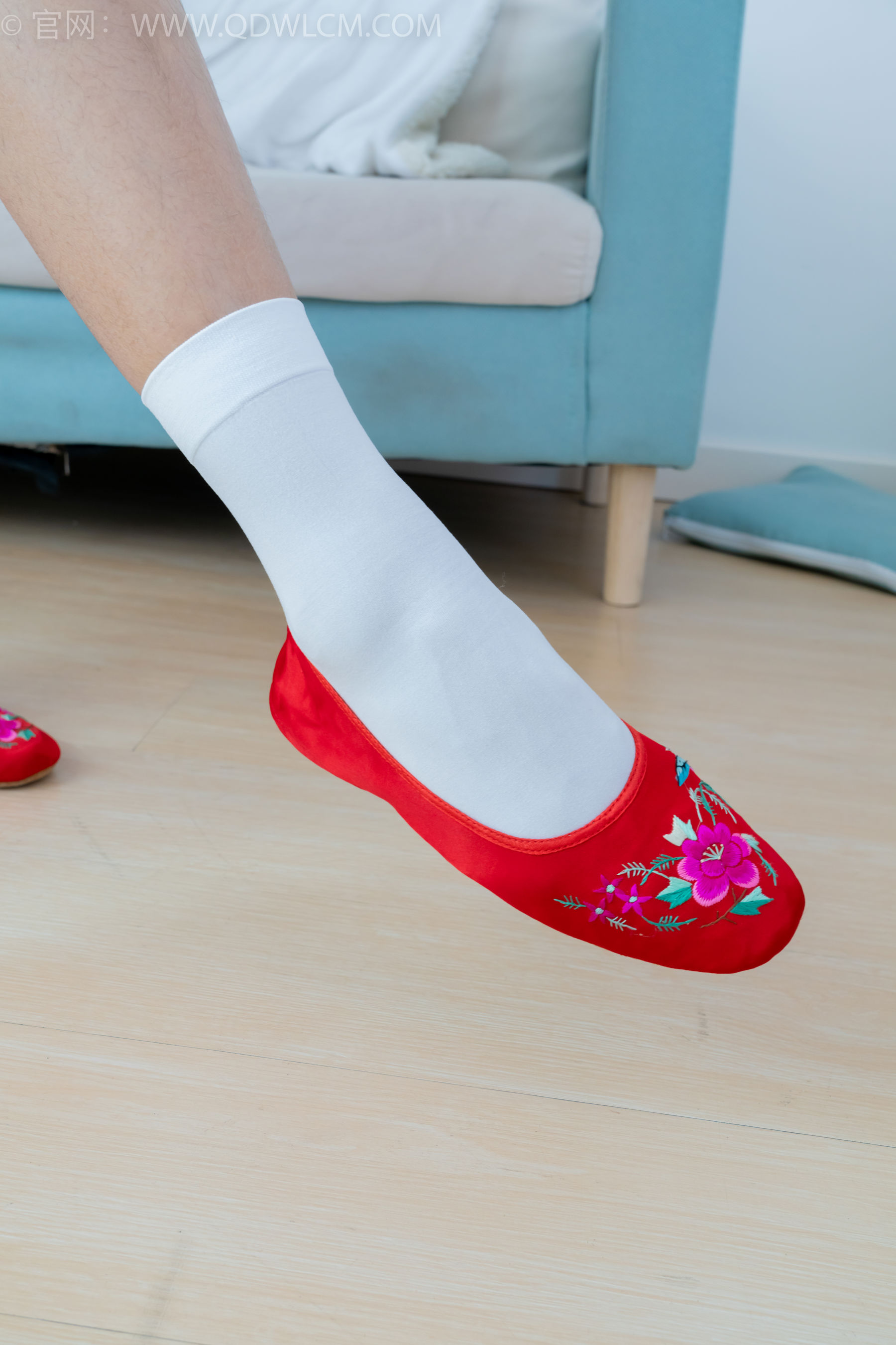 物恋传媒 No.2386 岚岚 - 布鞋、短白丝、红色船袜、汉服/(179P)