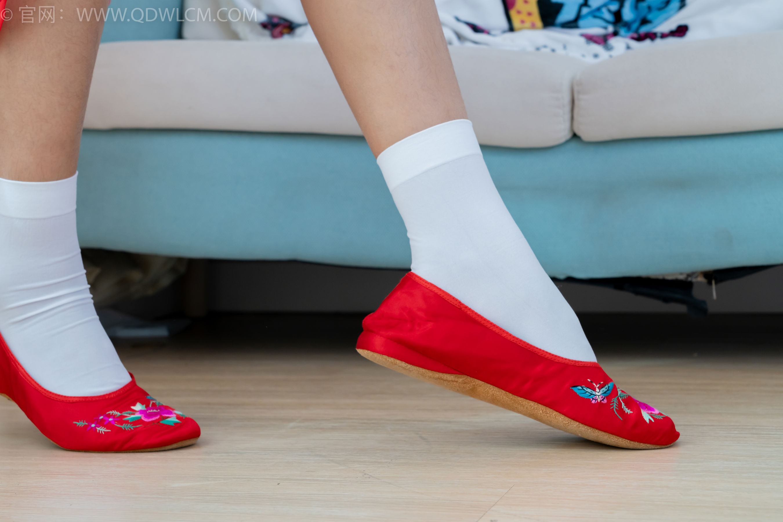 物恋传媒 No.2386 岚岚 - 布鞋、短白丝、红色船袜、汉服/(179P)