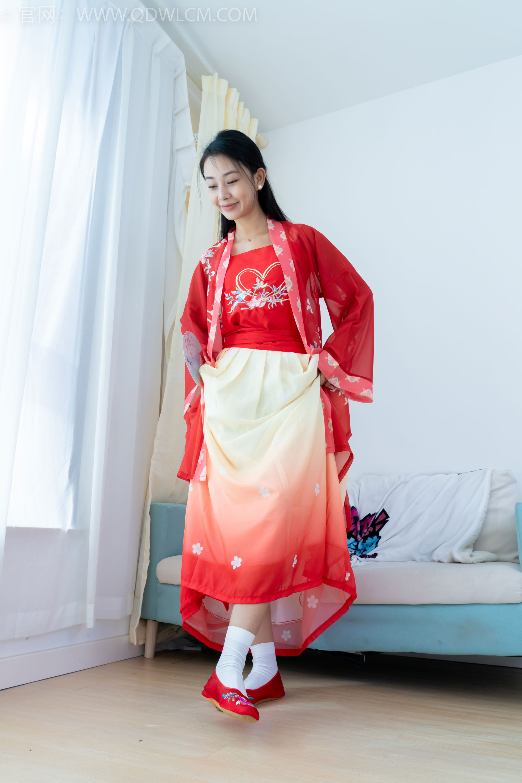 物恋传媒 No.2386 岚岚 - 布鞋、短白丝、红色船袜、汉服/(179P)