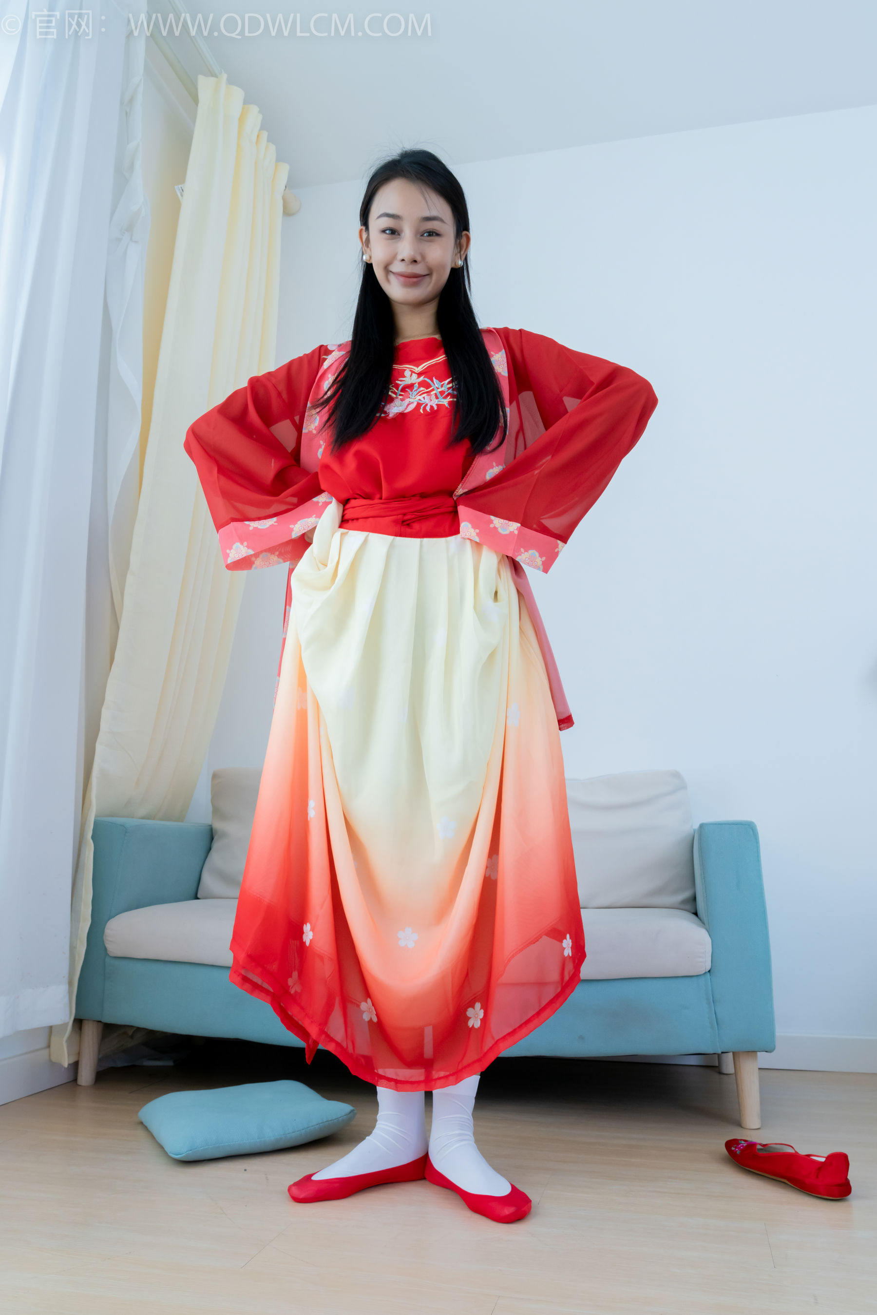 物恋传媒 No.2386 岚岚 - 布鞋、短白丝、红色船袜、汉服/(179P)