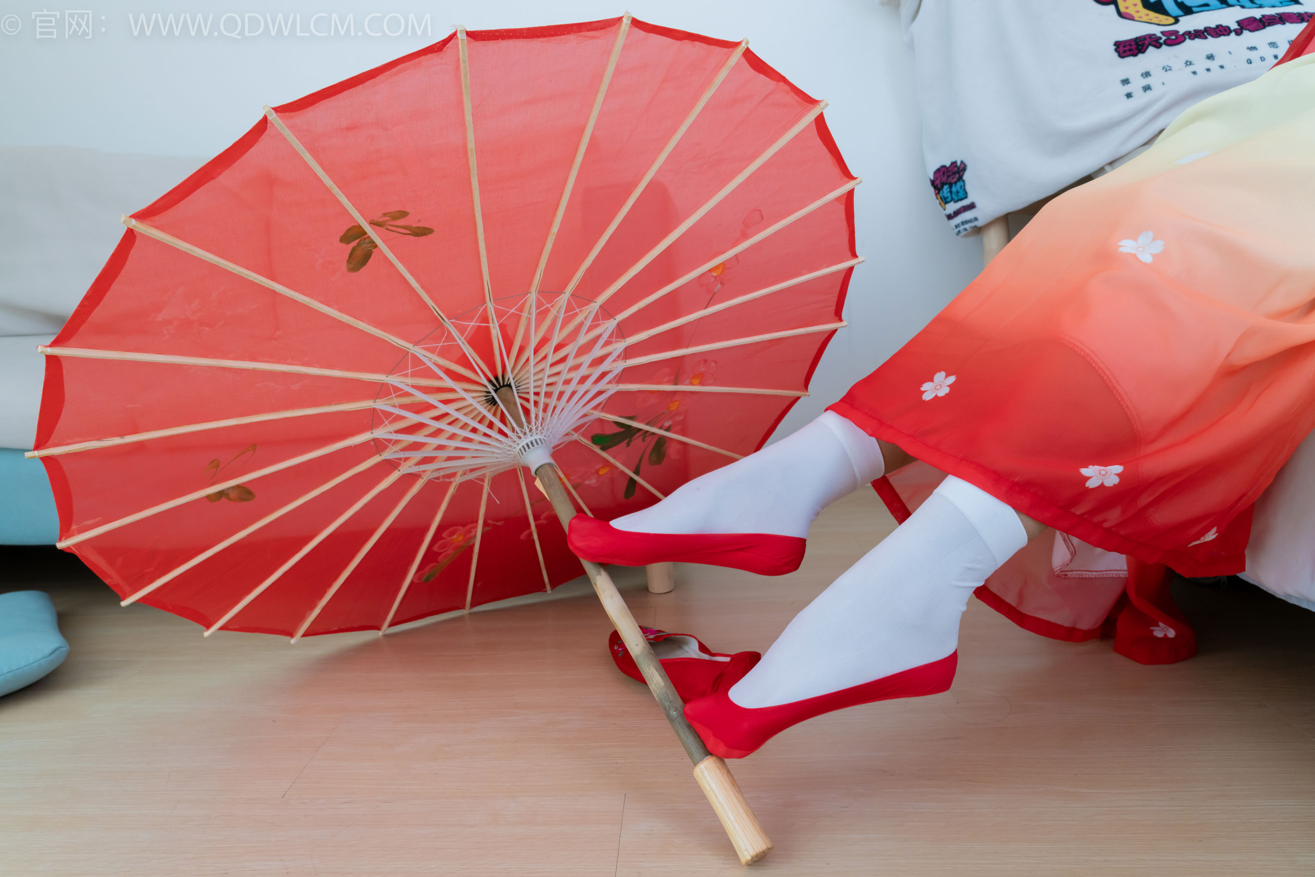 物恋传媒 No.2386 岚岚 - 布鞋、短白丝、红色船袜、汉服/(179P)