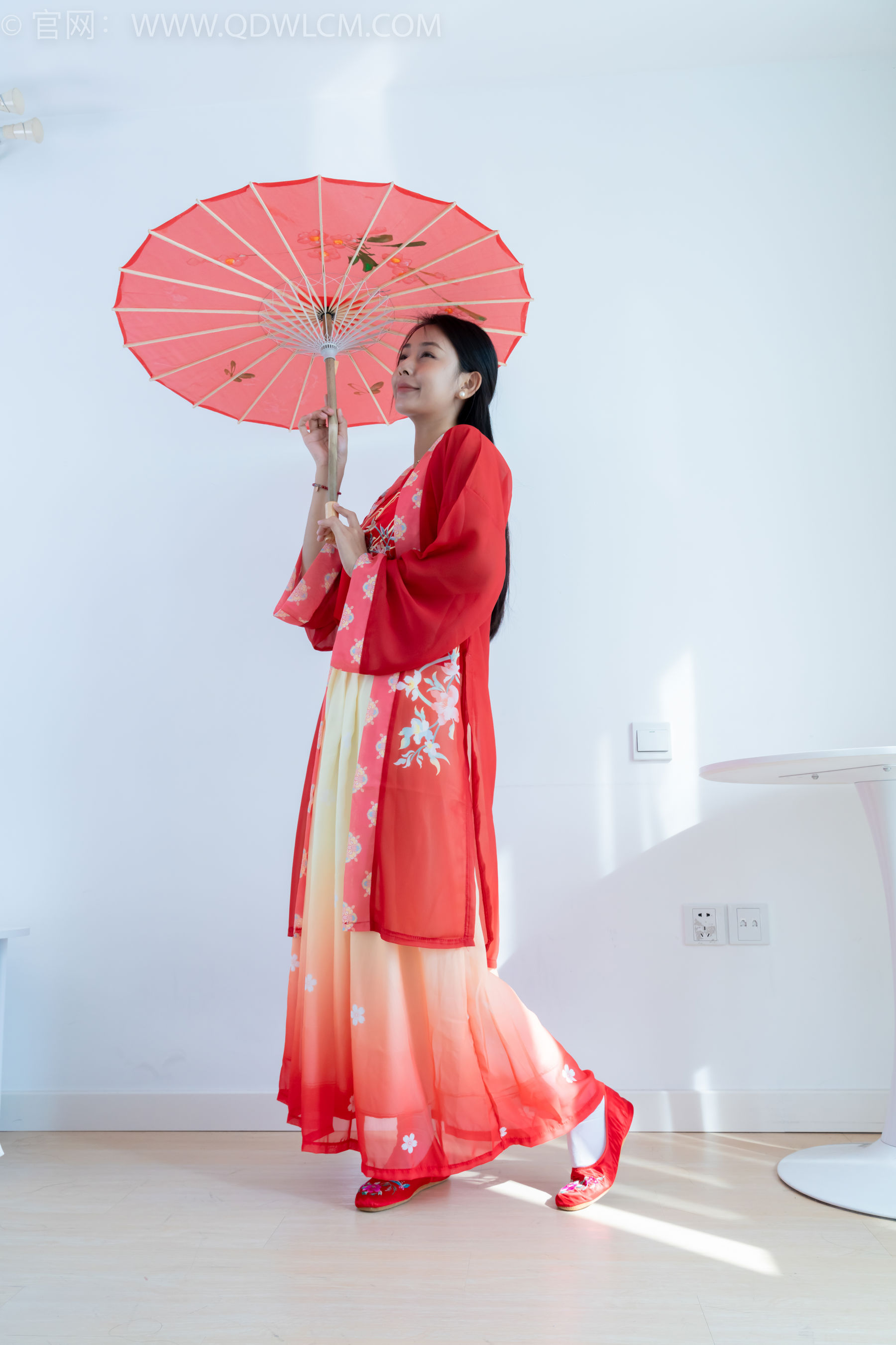 物恋传媒 No.2386 岚岚 - 布鞋、短白丝、红色船袜、汉服/(179P)