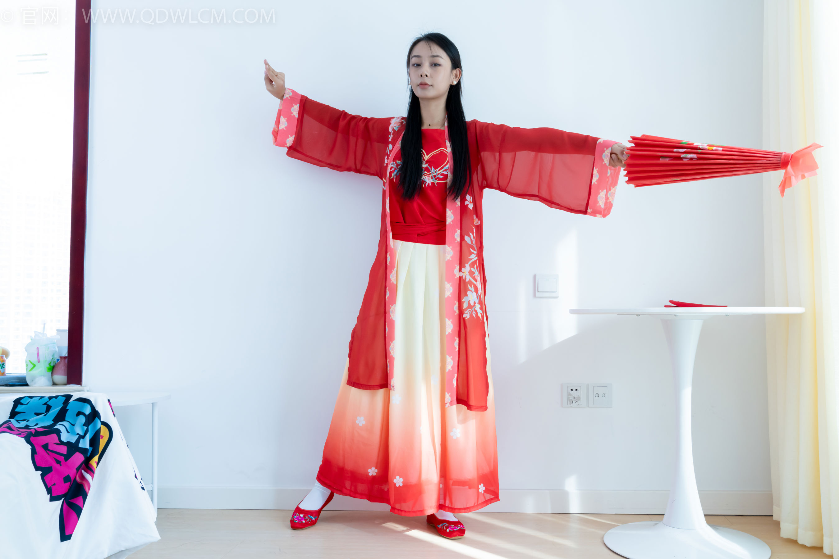 物恋传媒 No.2386 岚岚 - 布鞋、短白丝、红色船袜、汉服/(179P)