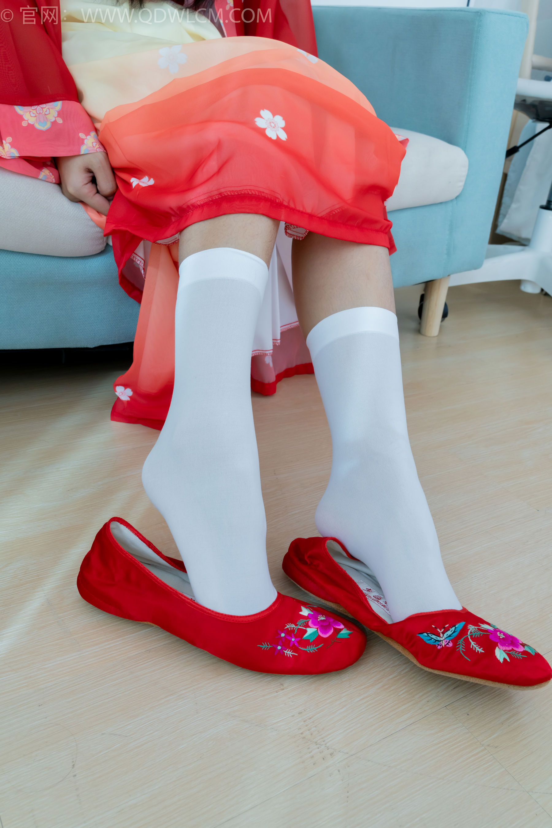 物恋传媒 No.2386 岚岚 - 布鞋、短白丝、红色船袜、汉服/(179P)