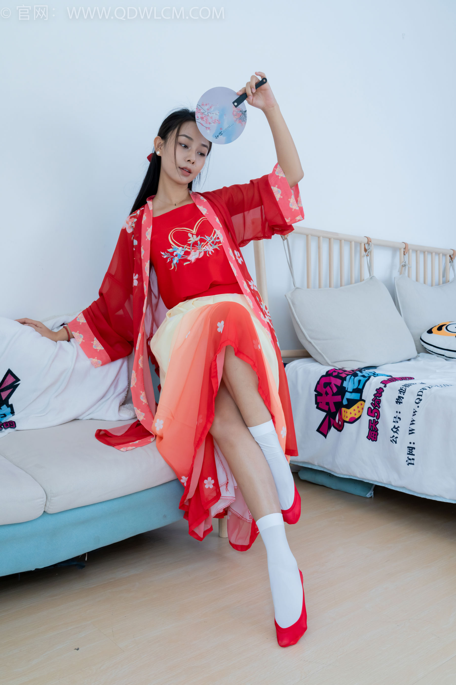 物恋传媒 No.2386 岚岚 - 布鞋、短白丝、红色船袜、汉服/(179P)