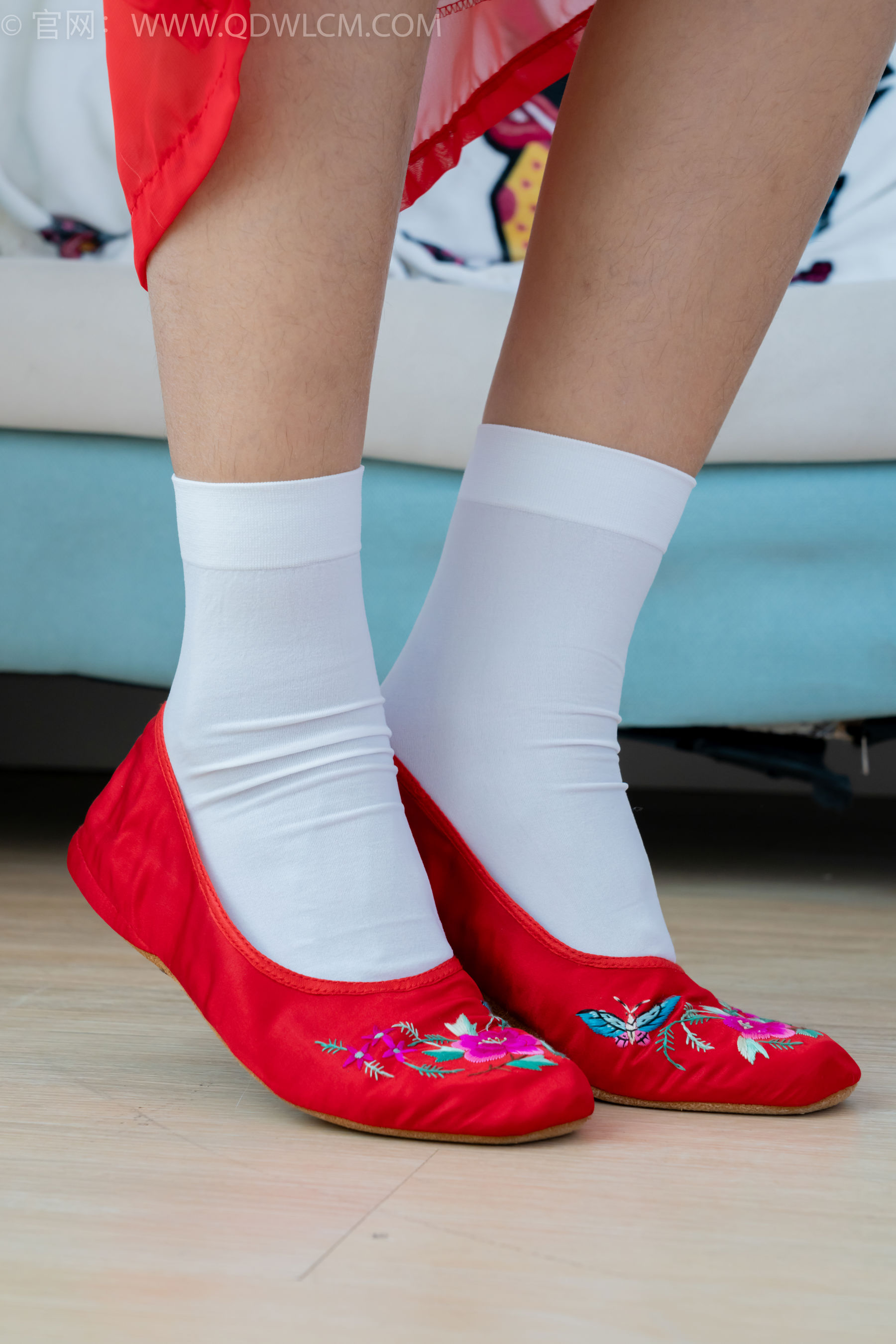 物恋传媒 No.2386 岚岚 - 布鞋、短白丝、红色船袜、汉服/(179P)