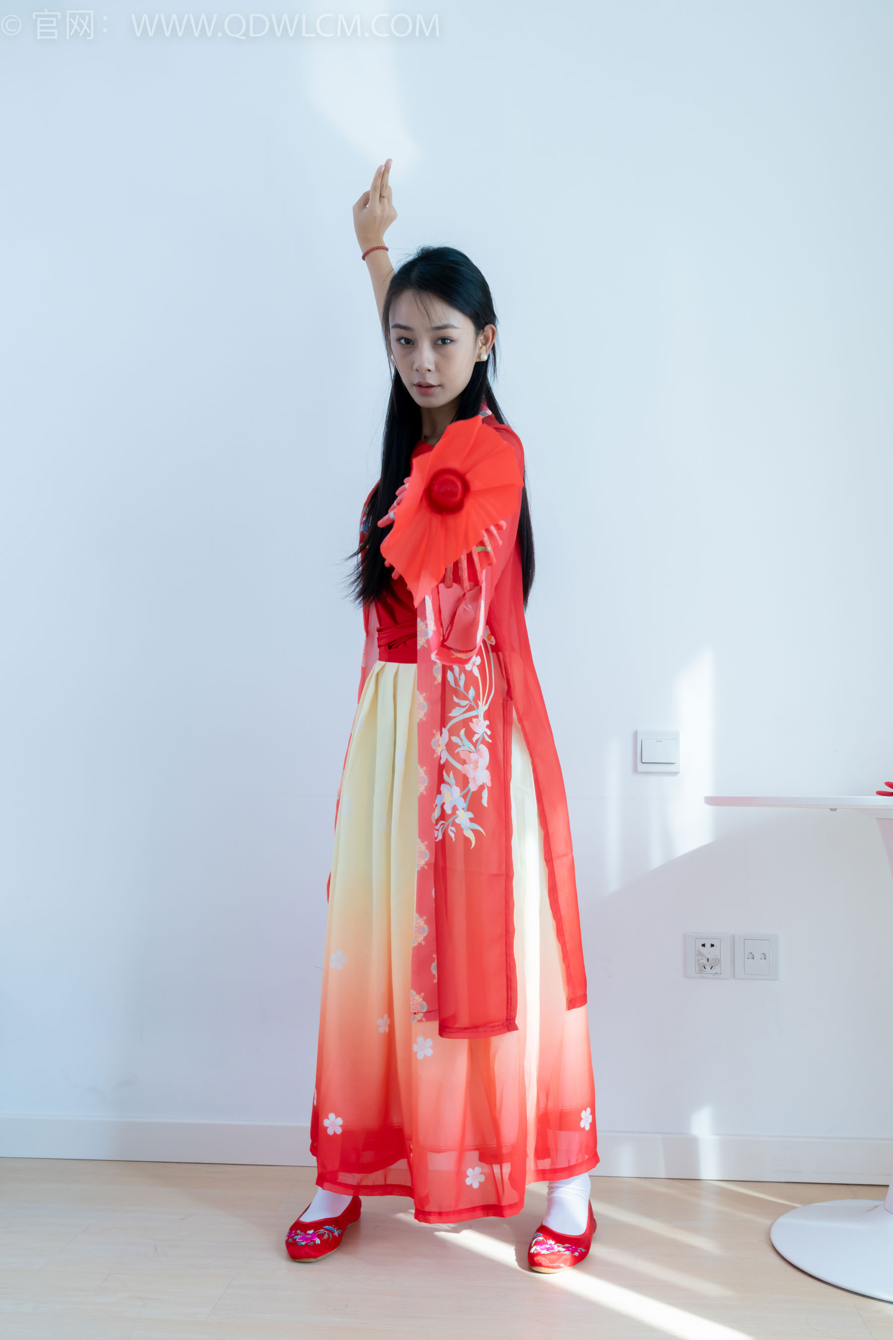 物恋传媒 No.2386 岚岚 - 布鞋、短白丝、红色船袜、汉服/(179P)